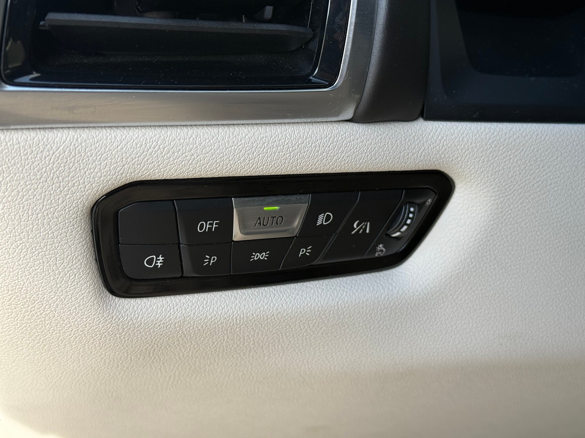 BMW M850i xDrive Steptronic-image-22