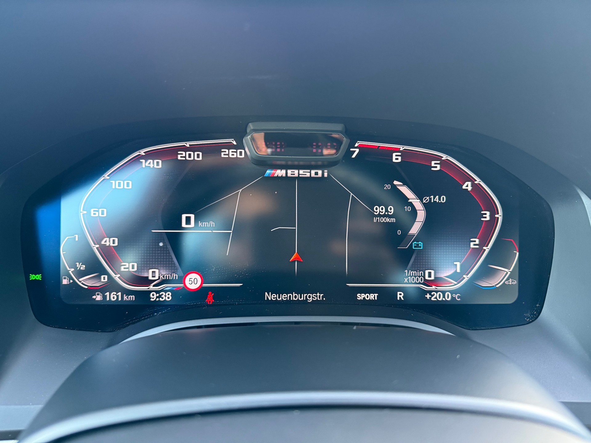 BMW M850i xDrive Steptronic-image-24