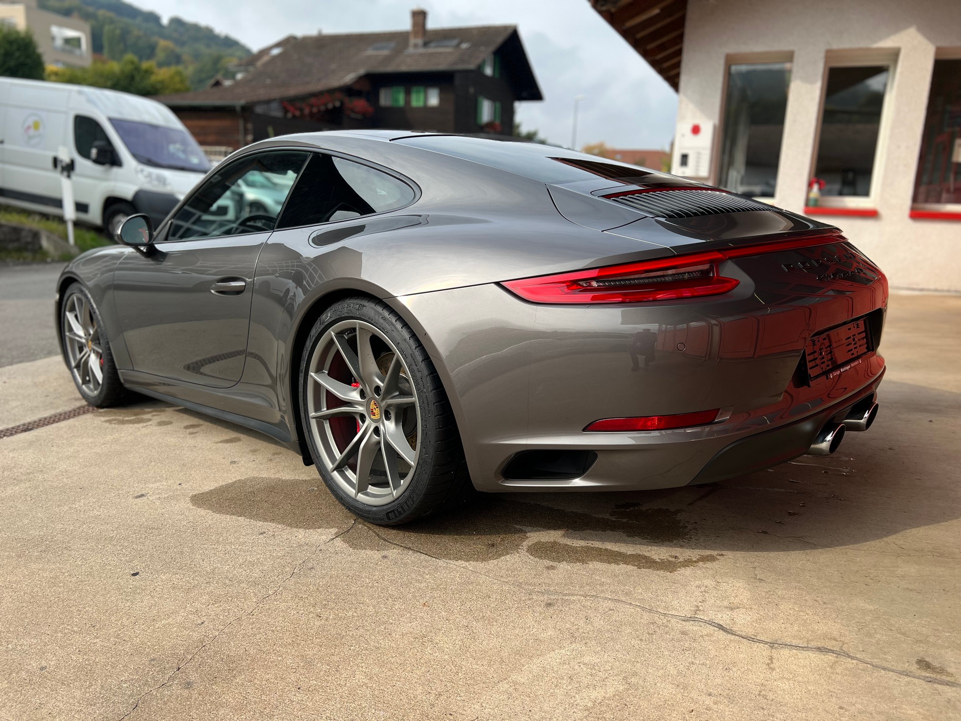 PORSCHE 911 Carrera 4S PDK // Approved-showroom-element-3
