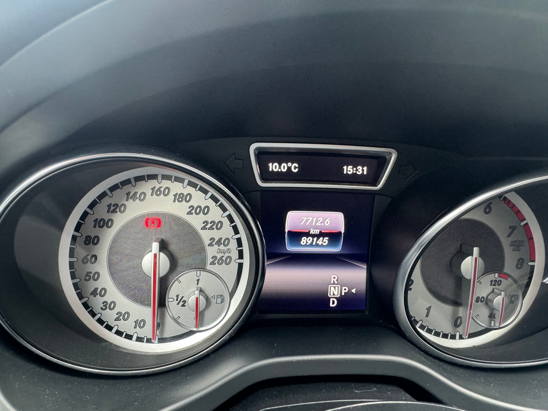MERCEDES-BENZ CLA 250 AMG Line 7G-DCT-image-11