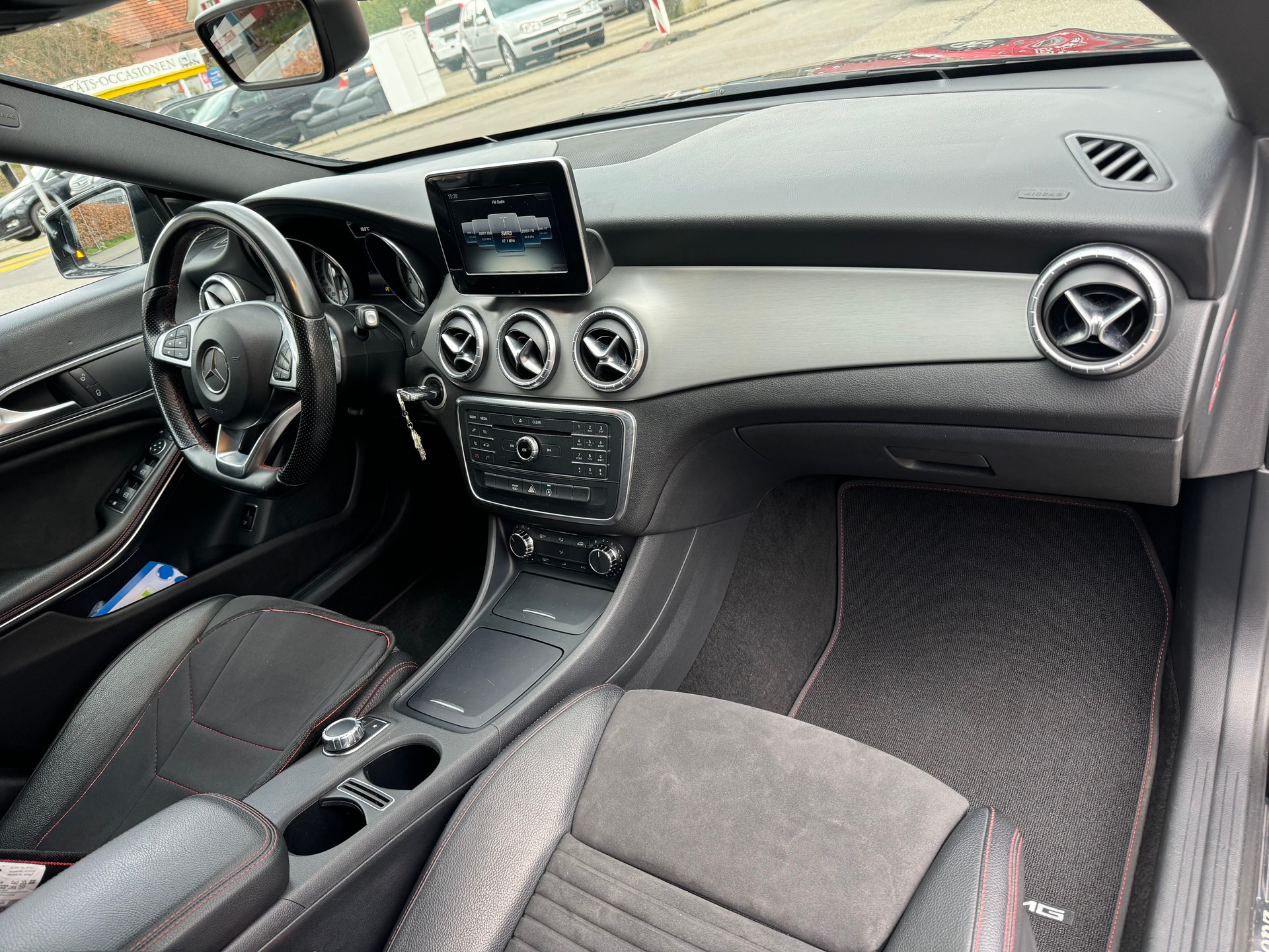 MERCEDES-BENZ CLA 250 AMG Line 7G-DCT-image-9
