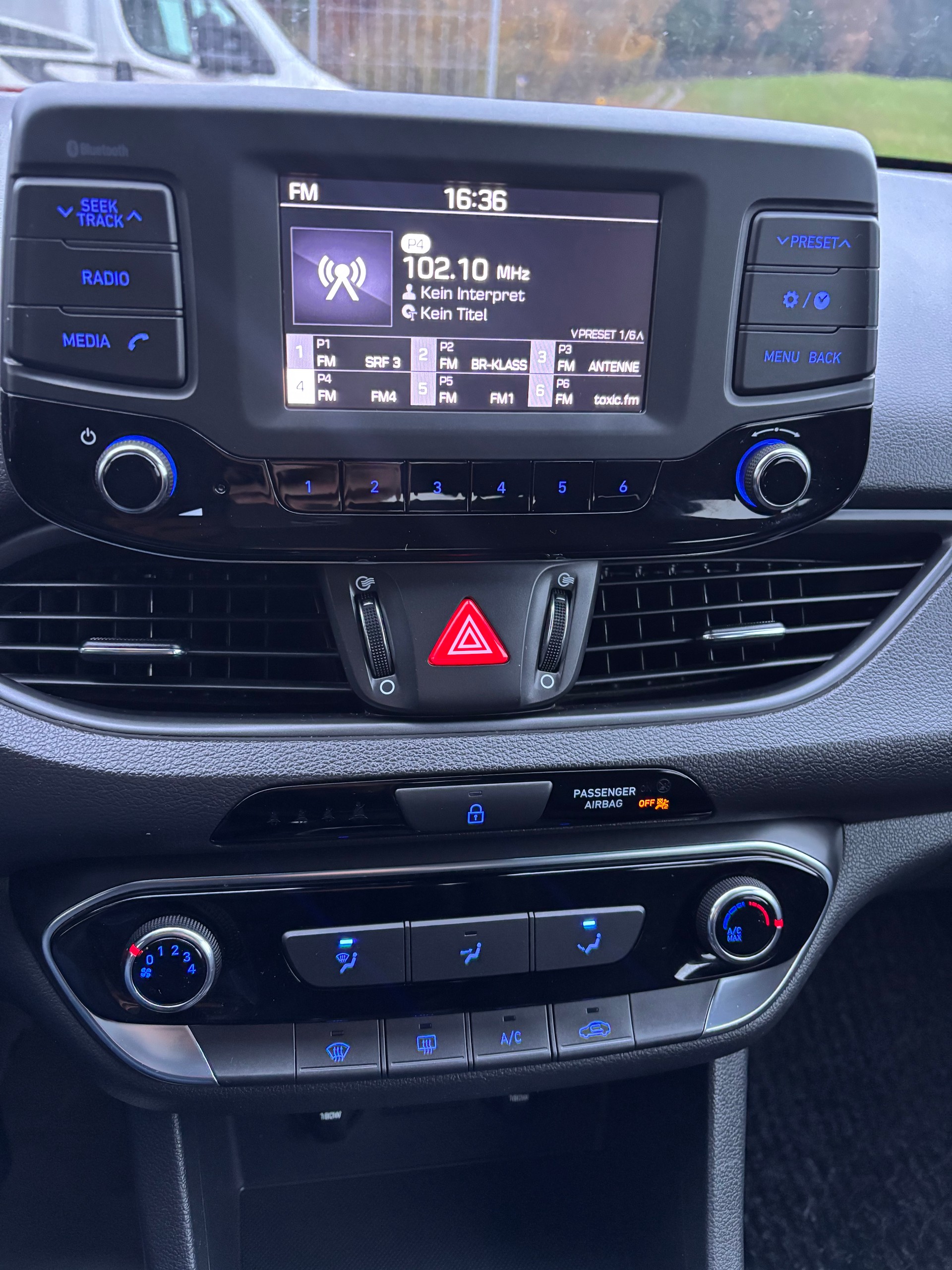 HYUNDAI i30-image-10
