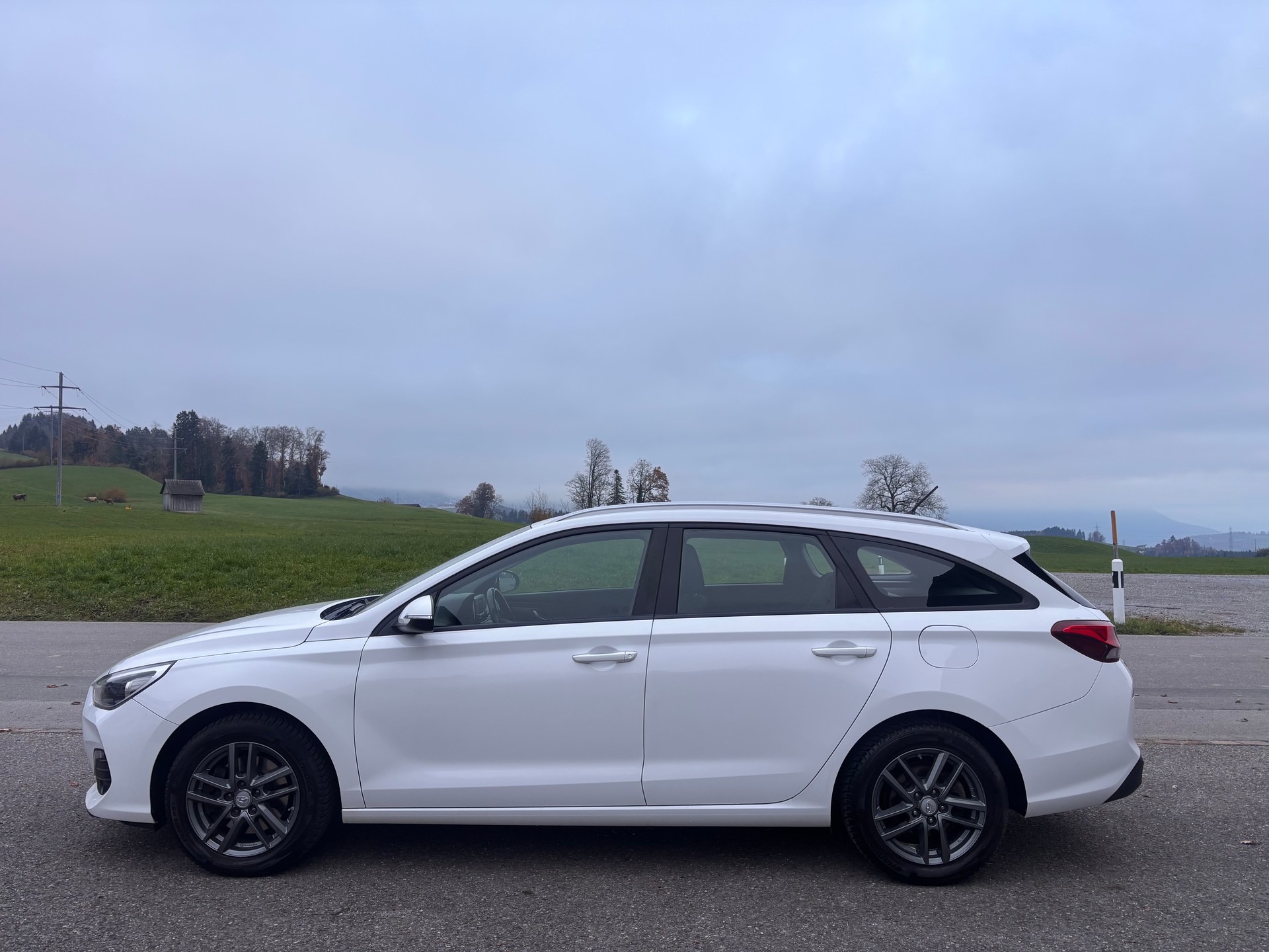 HYUNDAI i30-image-0