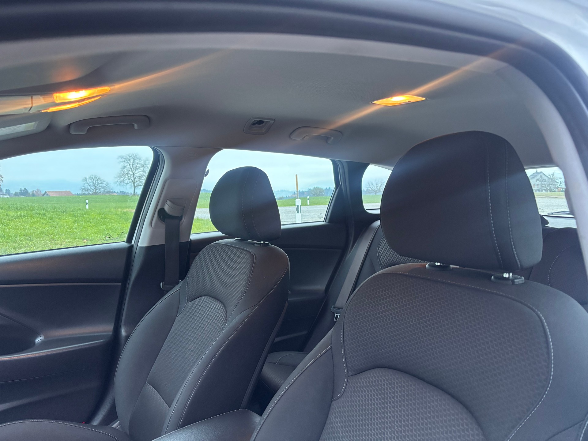 HYUNDAI i30-image-11