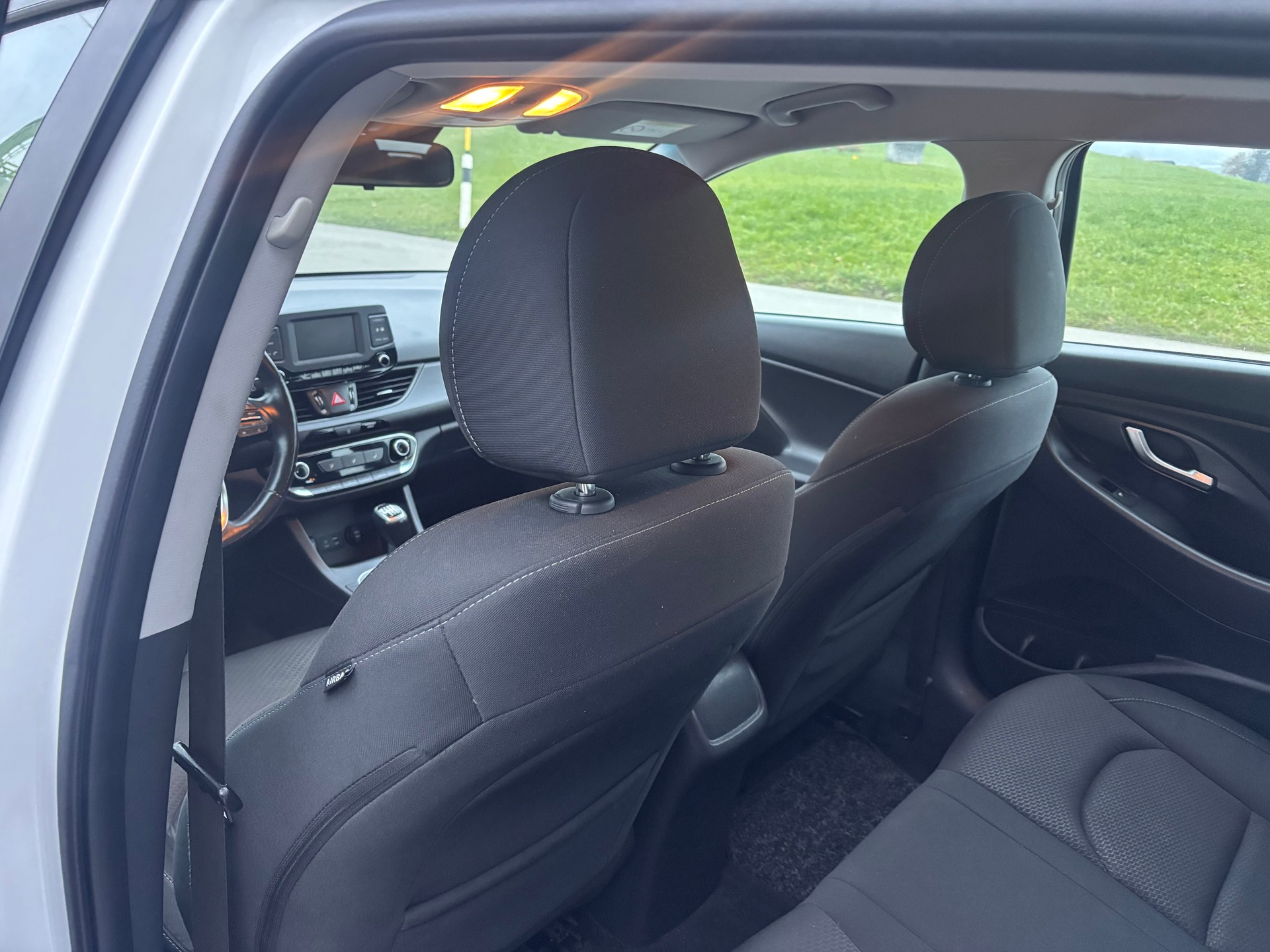 HYUNDAI i30-image-12