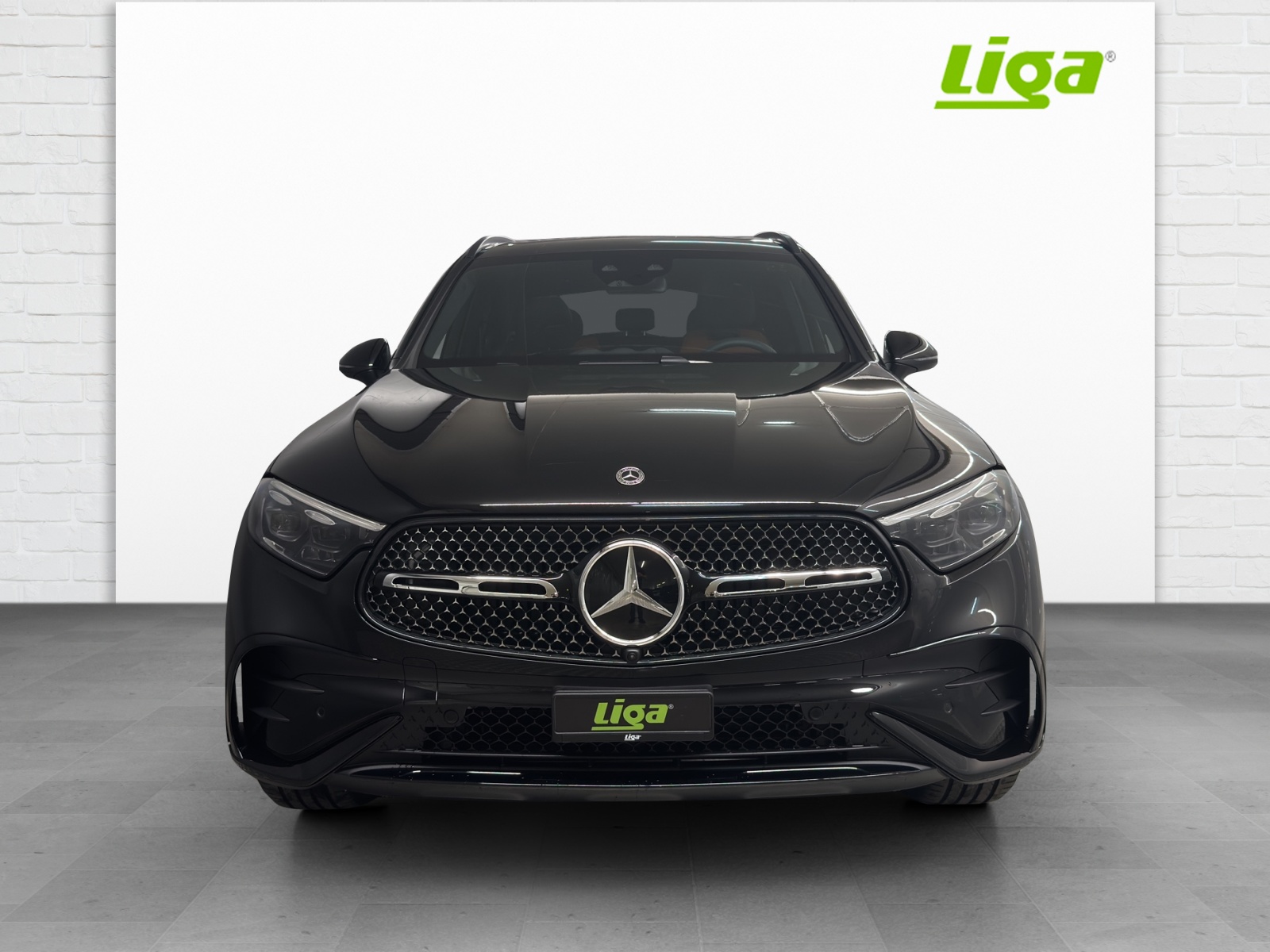 MERCEDES-BENZ GLC 200 AMG Line 4Matic-image-2