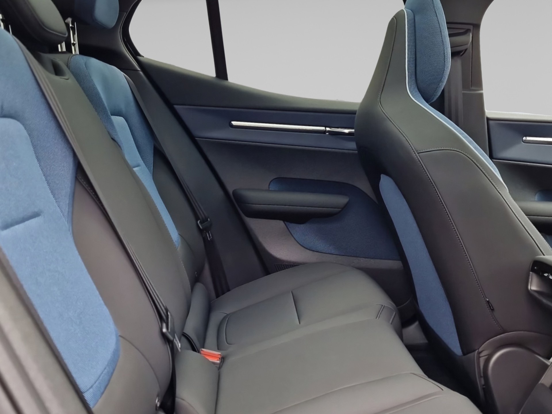 VOLVO EX30 E60 Twin Ultra Performance AWD-image-13