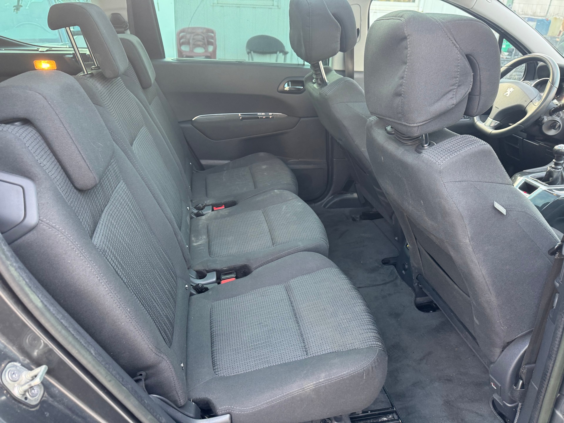 PEUGEOT 5008 1.6 16V T Swiss Edition-image-11