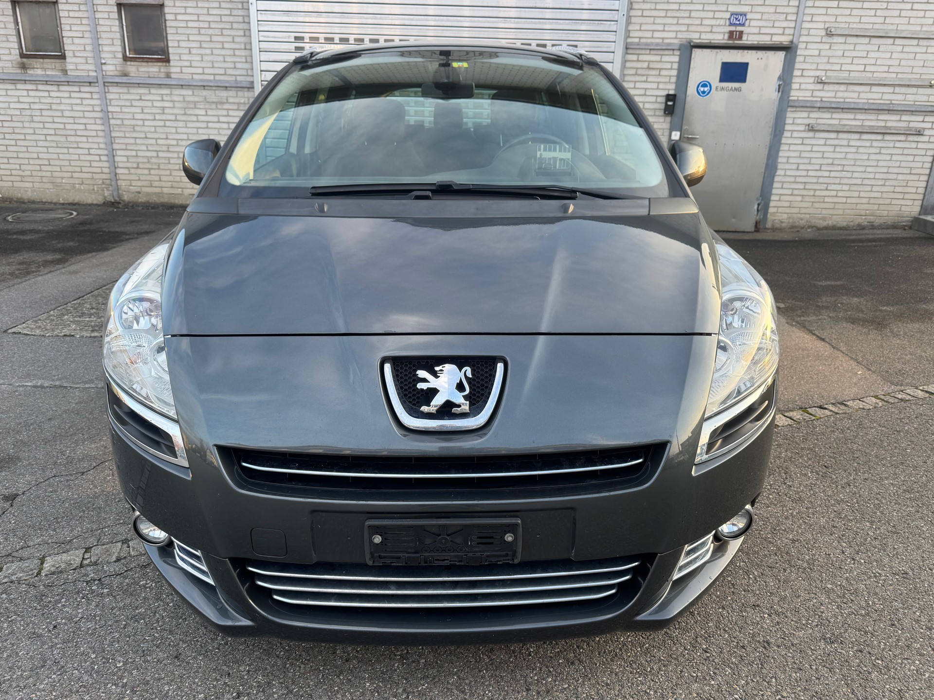 PEUGEOT 5008 1.6 16V T Swiss Edition-image-1