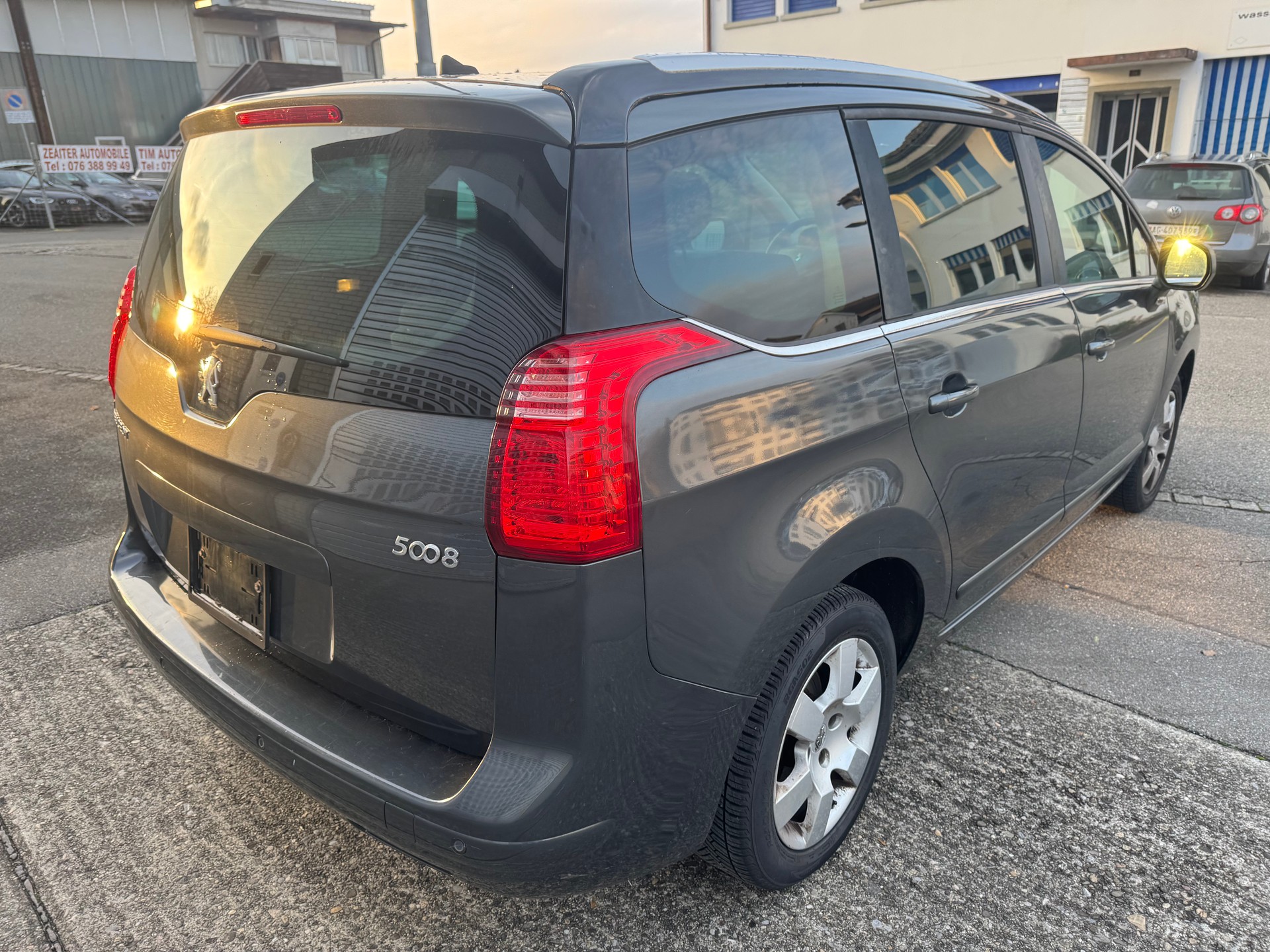PEUGEOT 5008 1.6 16V T Swiss Edition-image-4