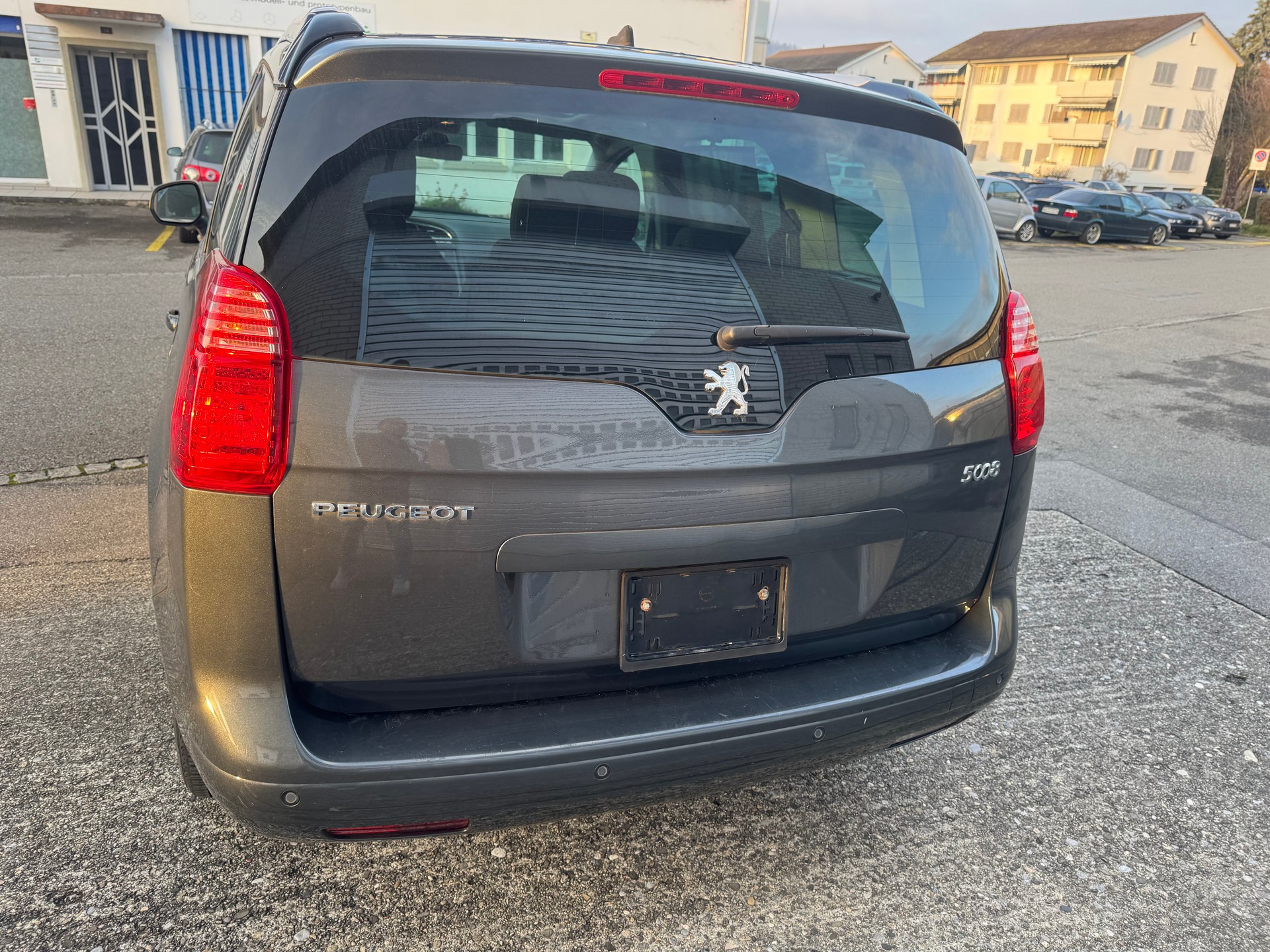 PEUGEOT 5008 1.6 16V T Swiss Edition-image-5