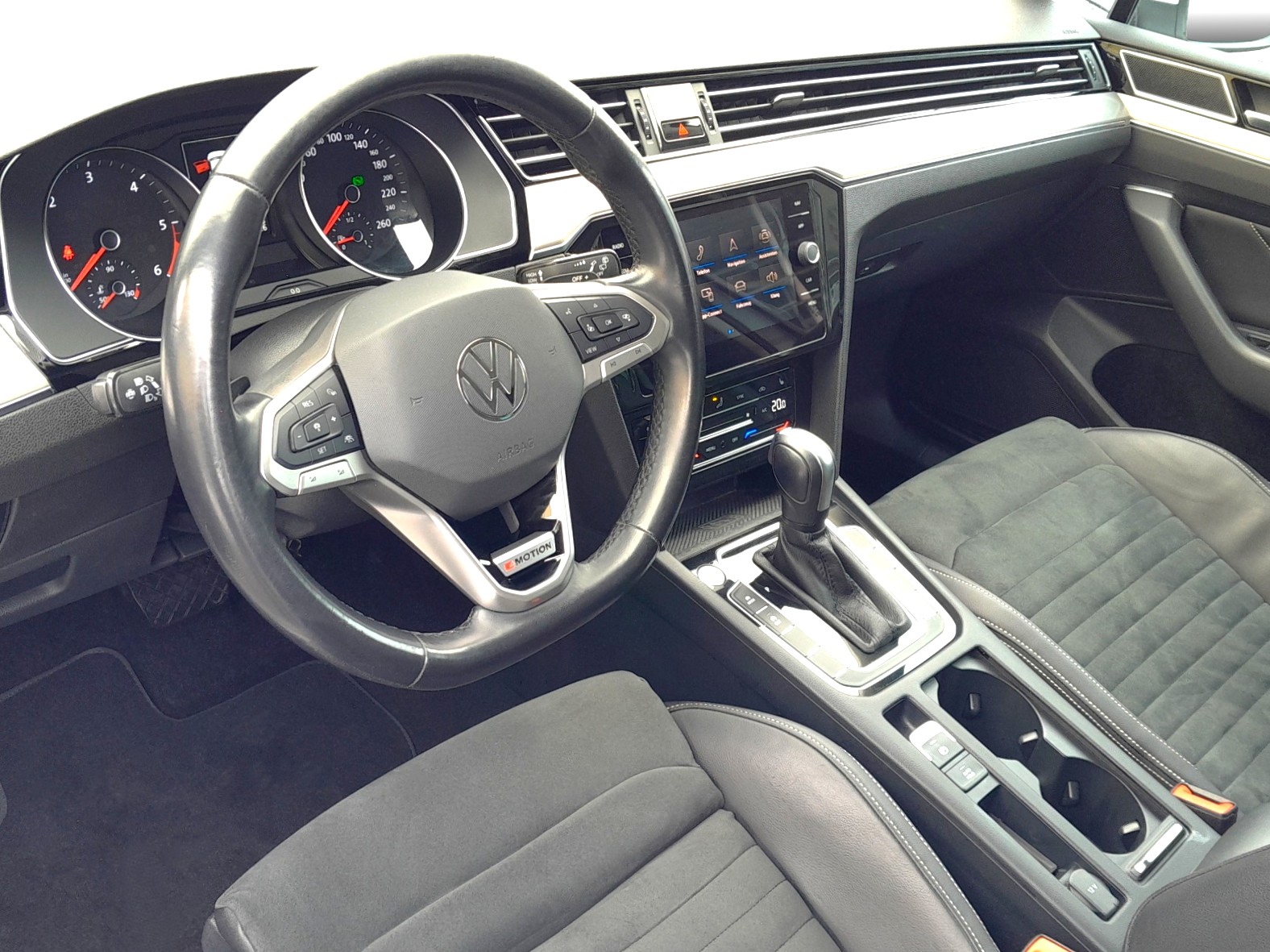 VW Passat 2.0 TDI BMT Elegance 4Motion DSG-image-7