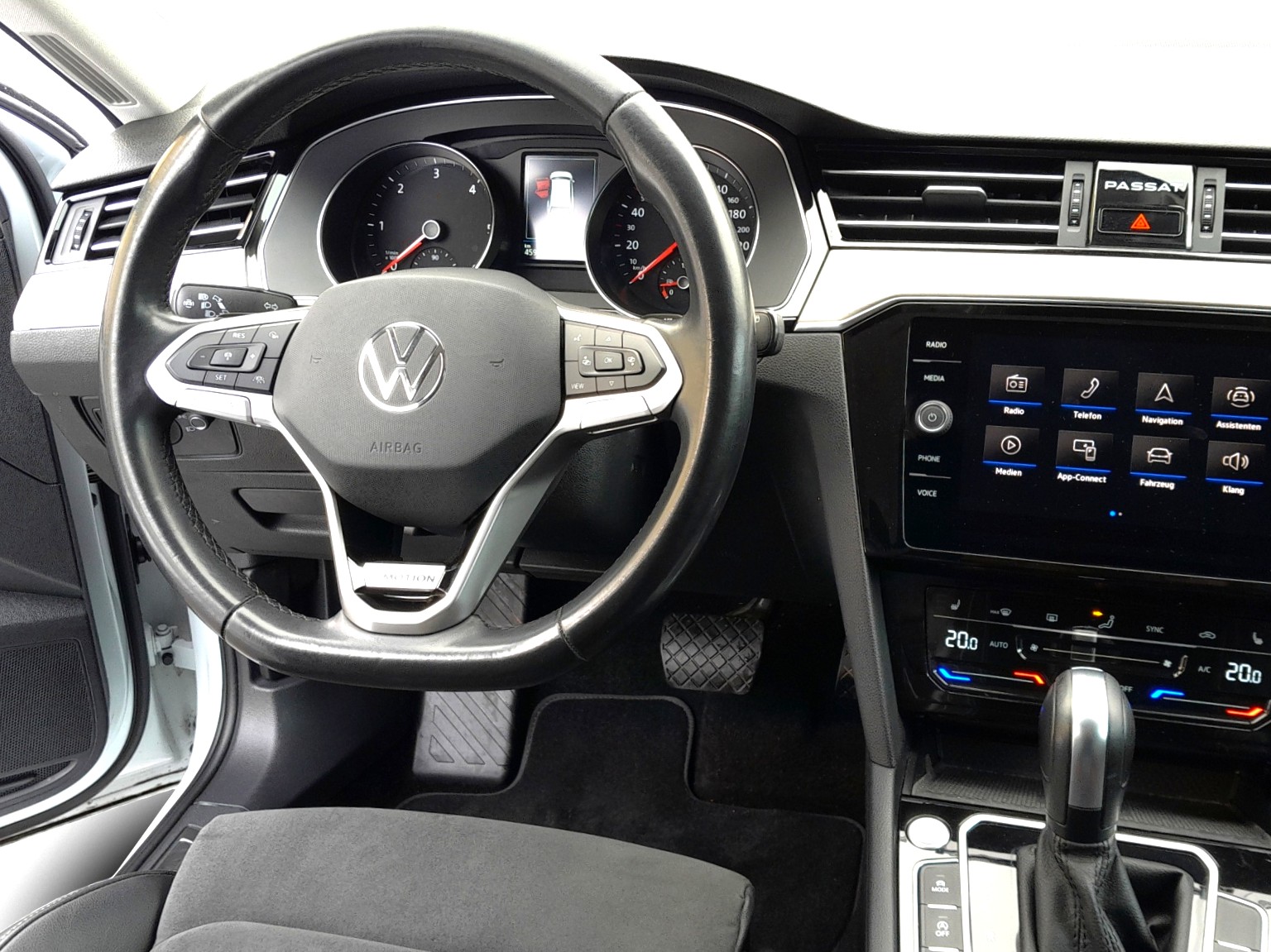 VW Passat 2.0 TDI BMT Elegance 4Motion DSG-image-8