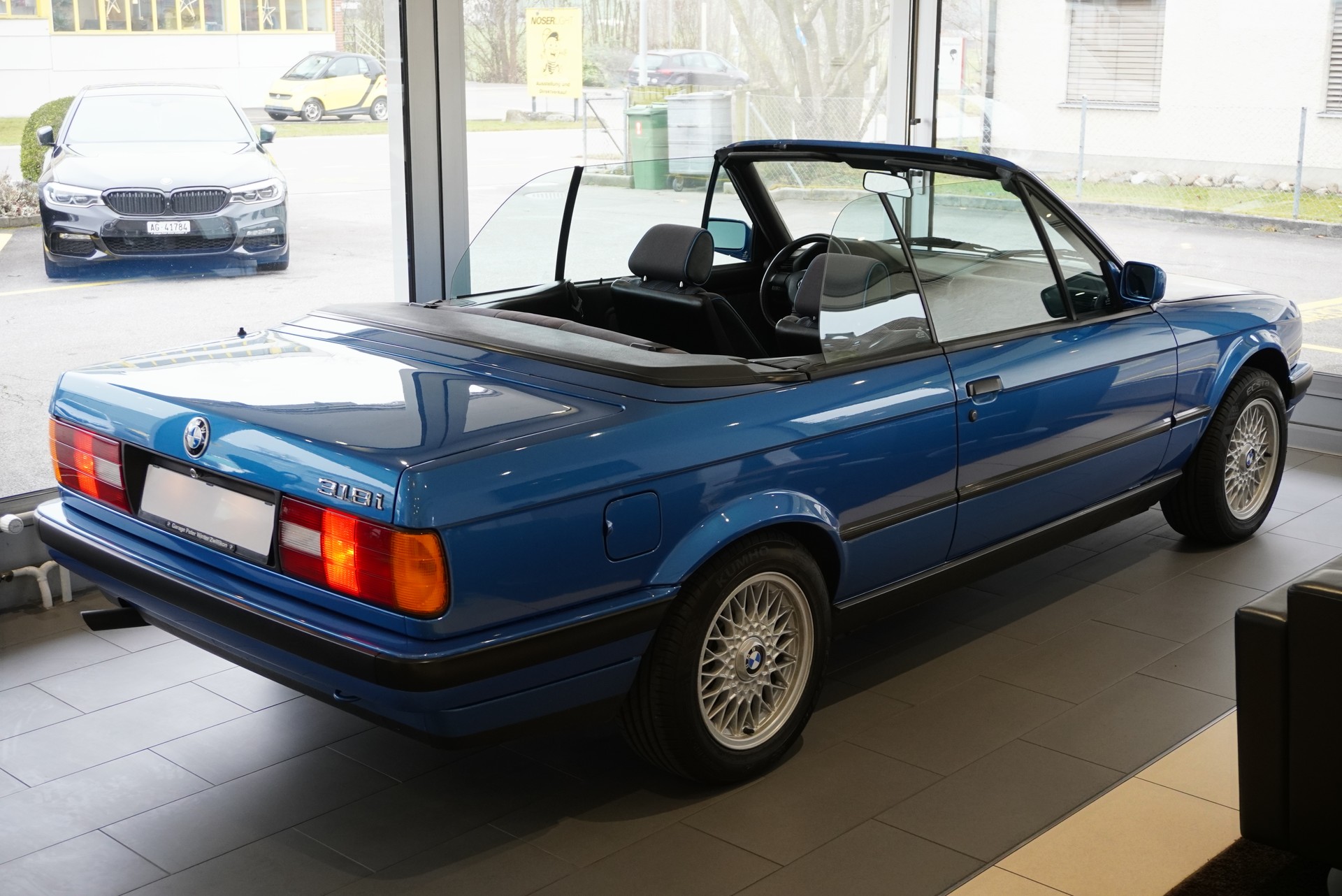 BMW 318i Cabrio Design Edition-image-19