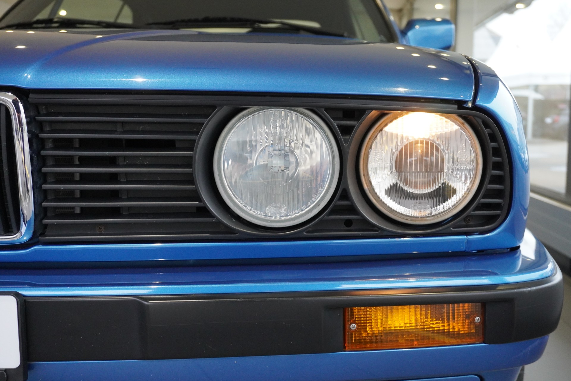 BMW 318i Cabrio Design Edition-image-22