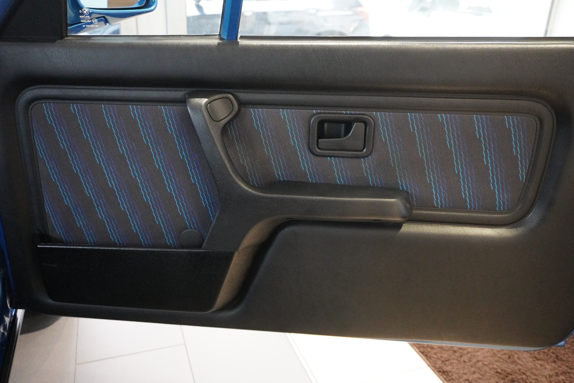 BMW 318i Cabrio Design Edition-image-14