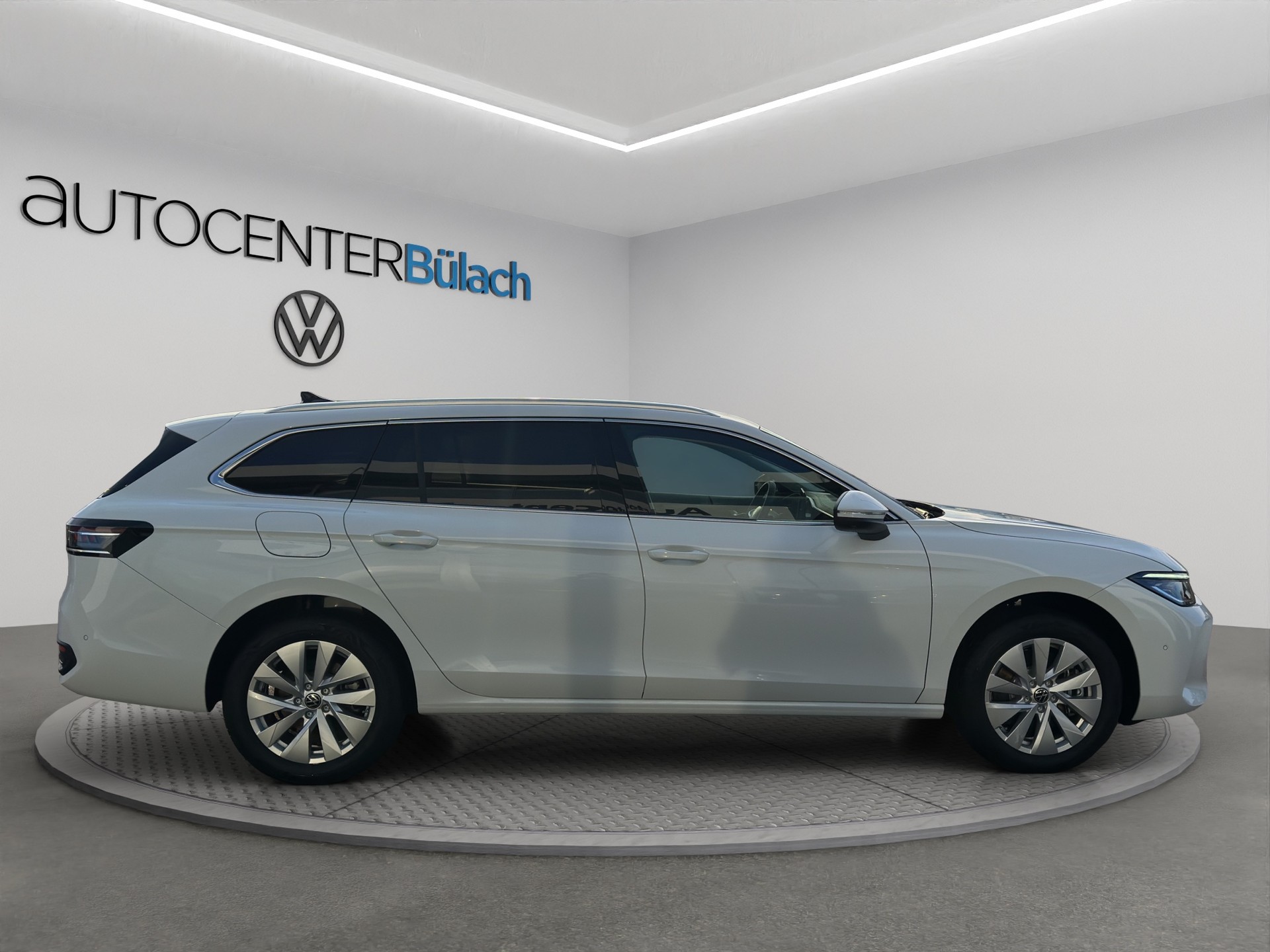 VW Passat Variant 2.0 TDI evo Business 4 Motion DSG-image-3
