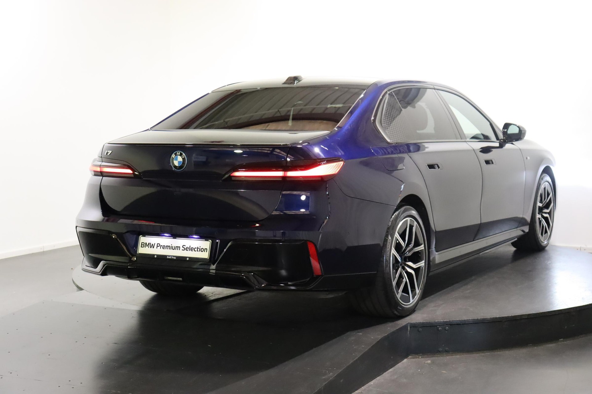 BMW i7 xDrive60-image-3