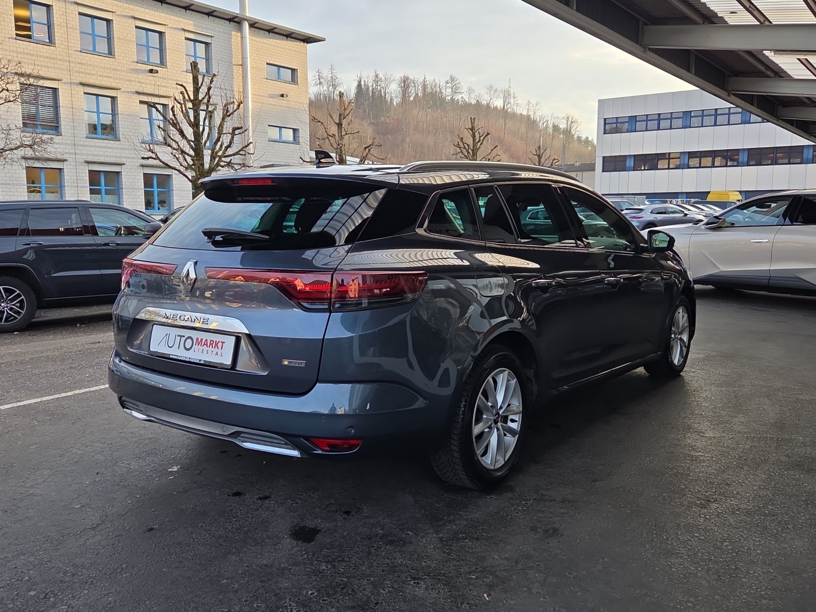 RENAULT Mégane Grandtour 1.6 E-Tech R.S. Line-image-4