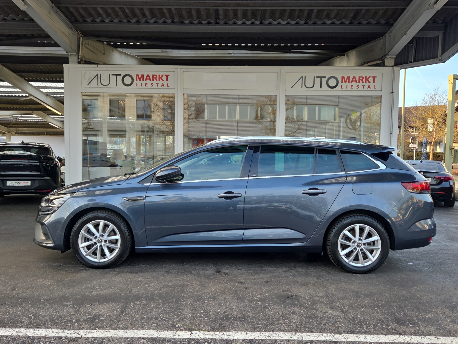 RENAULT Mégane Grandtour 1.6 E-Tech R.S. Line-image-1