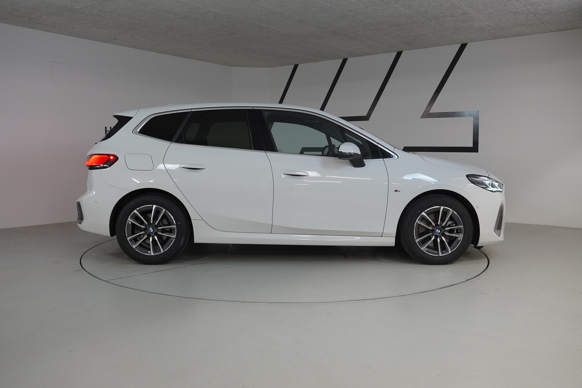 BMW 223d Active Tourer xDrive M Sport DKG-image-7