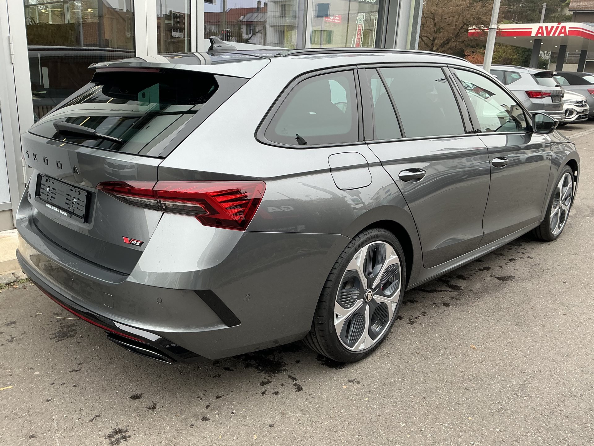 SKODA Octavia Combi 2.0 TSI 265 PS RS *** FACELIFT MODEL MIT ANHÄNGERKUPPLUNG ***-image-3