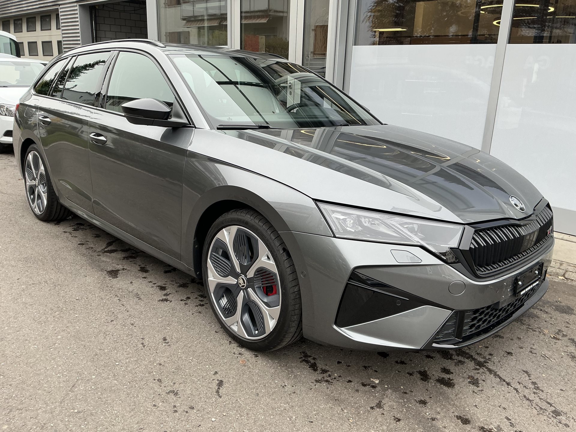 SKODA Octavia Combi 2.0 TSI 265 PS RS *** FACELIFT MODEL MIT ANHÄNGERKUPPLUNG ***-image-2