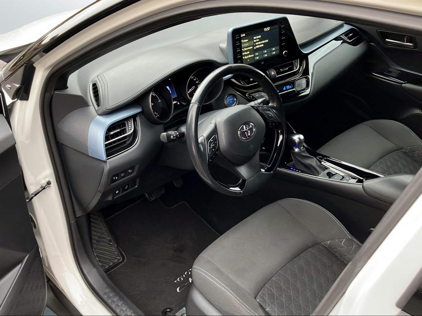 TOYOTA C-HR 2.0 VVTi HSD Trend-image-4