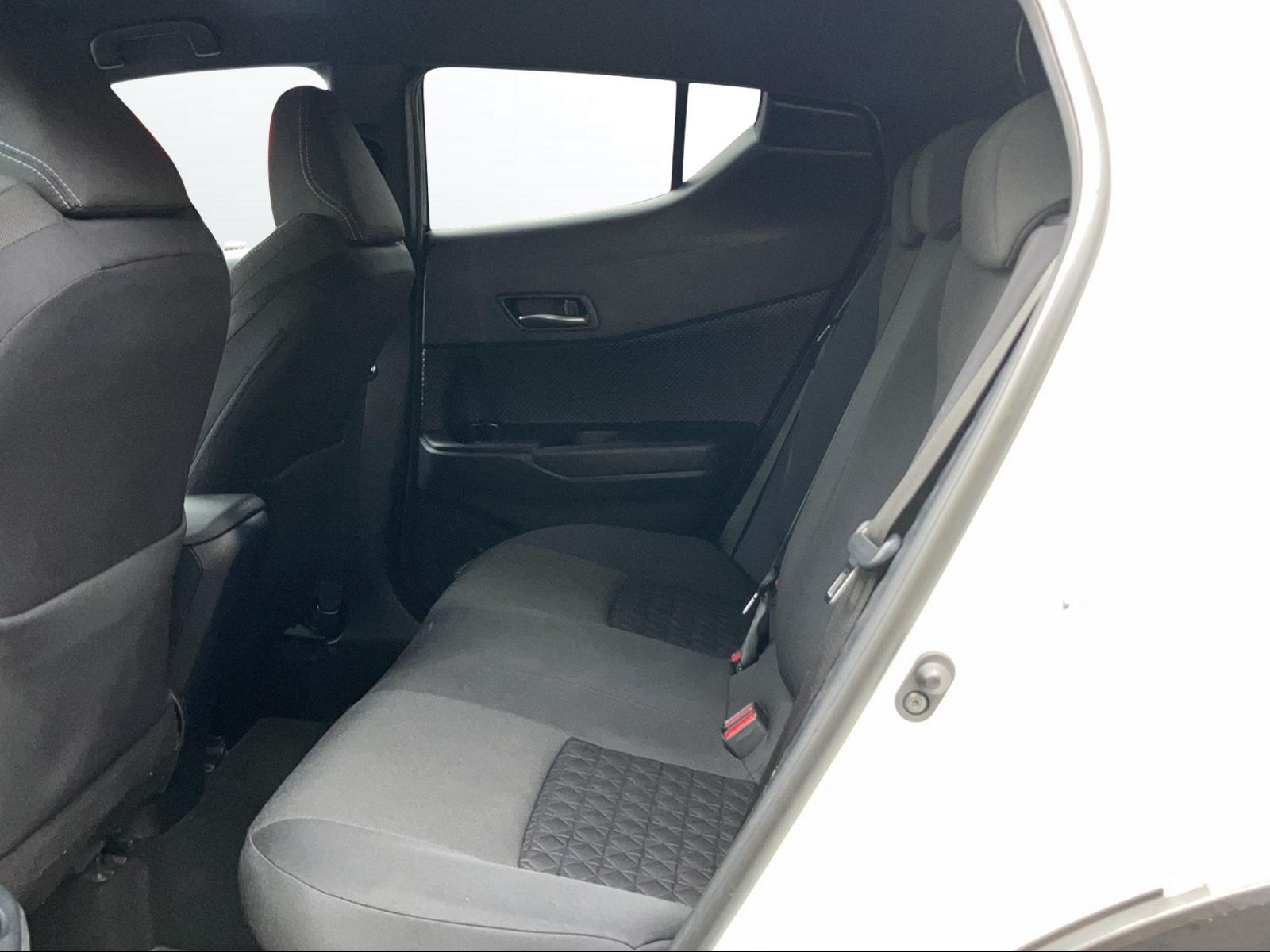 TOYOTA C-HR 2.0 VVTi HSD Trend-image-5