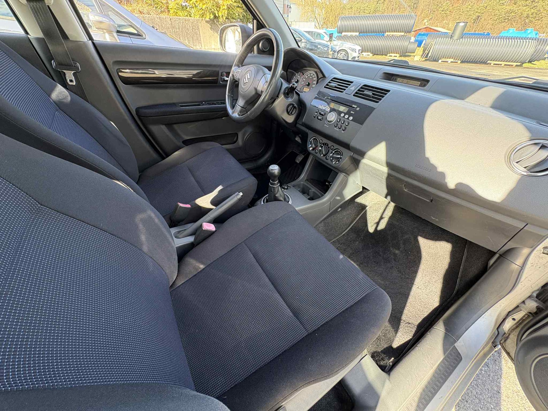SUZUKI Swift 1.3i 16V GL-image-4