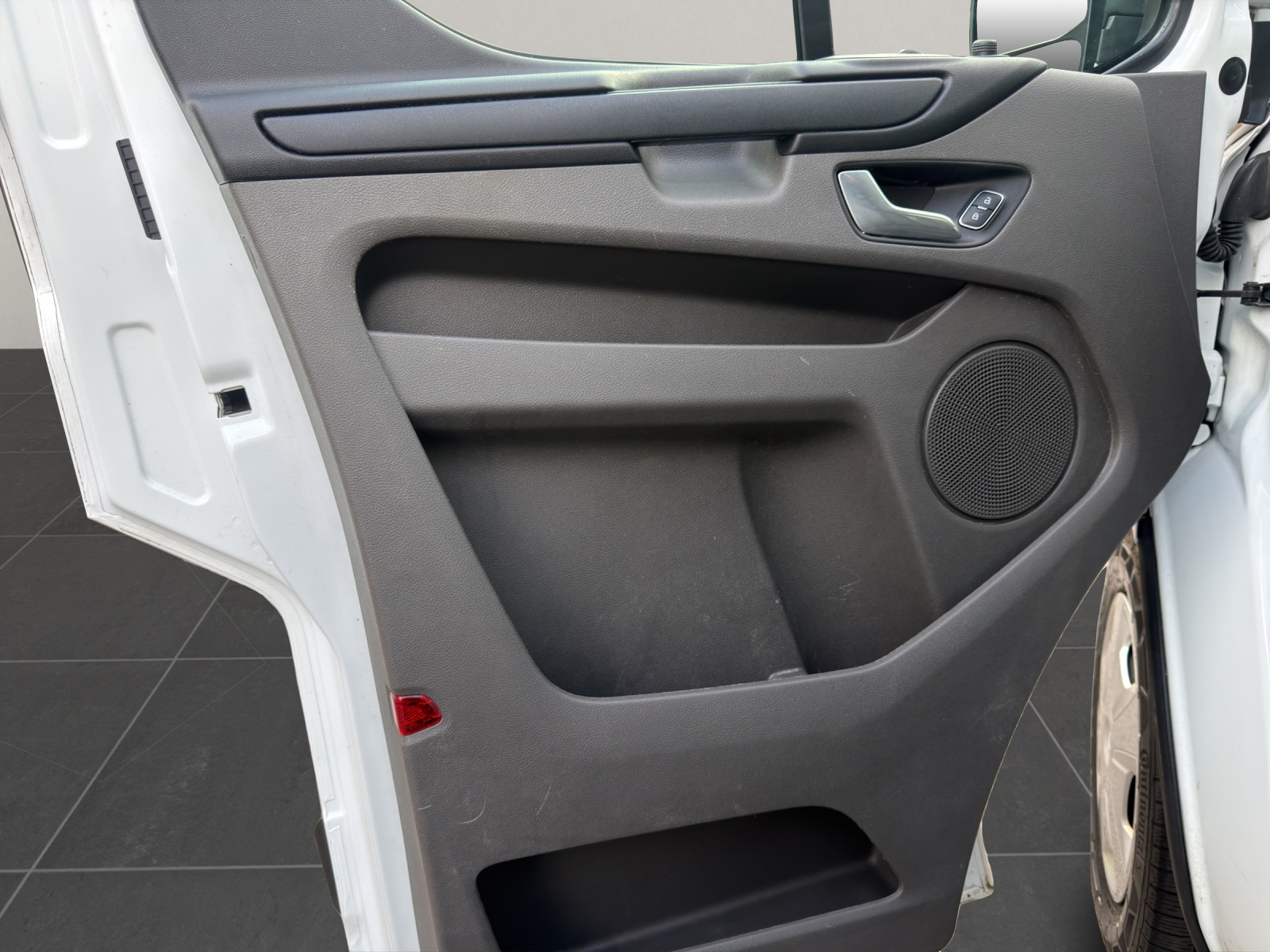 FORD Transit Custom Van 320 L1 2.0 TDCi 130 Trend-image-15