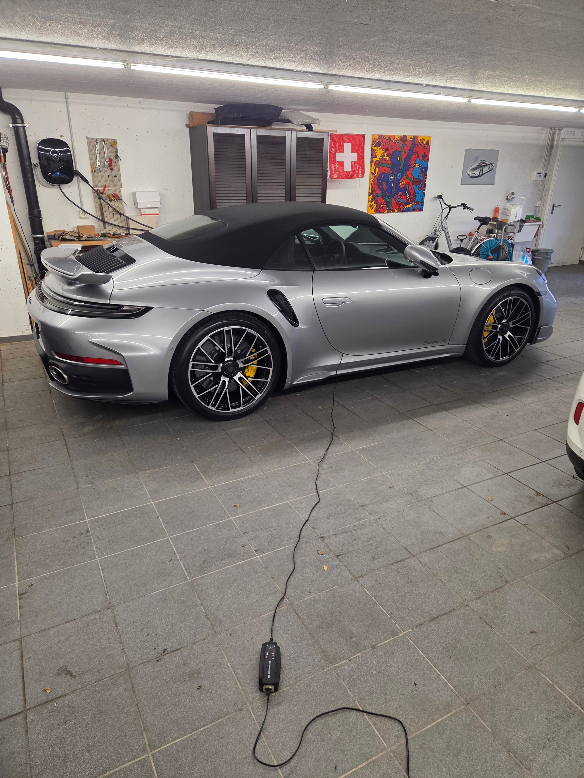 PORSCHE 911 Turbo S Cabriolet-image-2