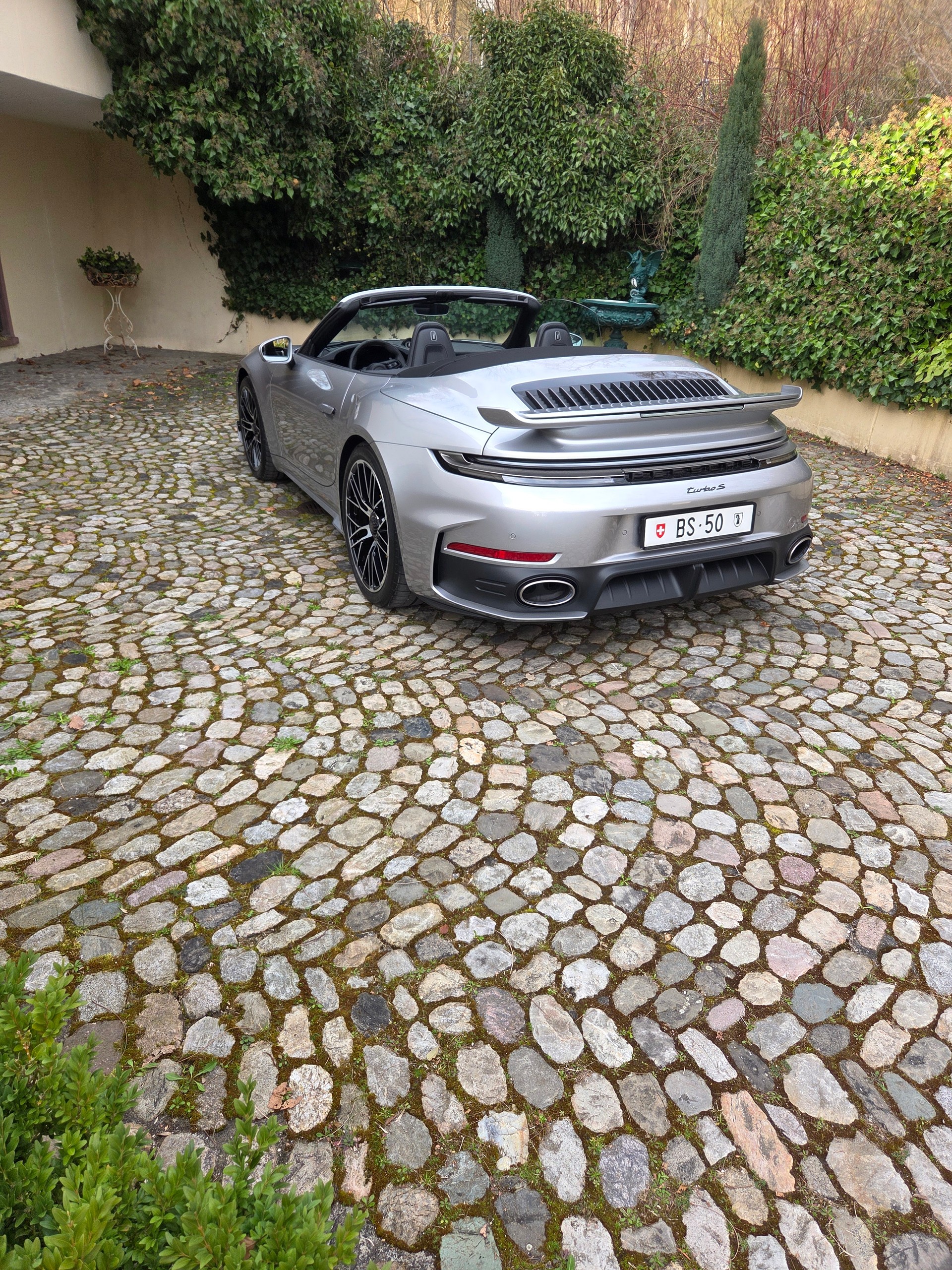 PORSCHE 911 Turbo S Cabriolet-image-0