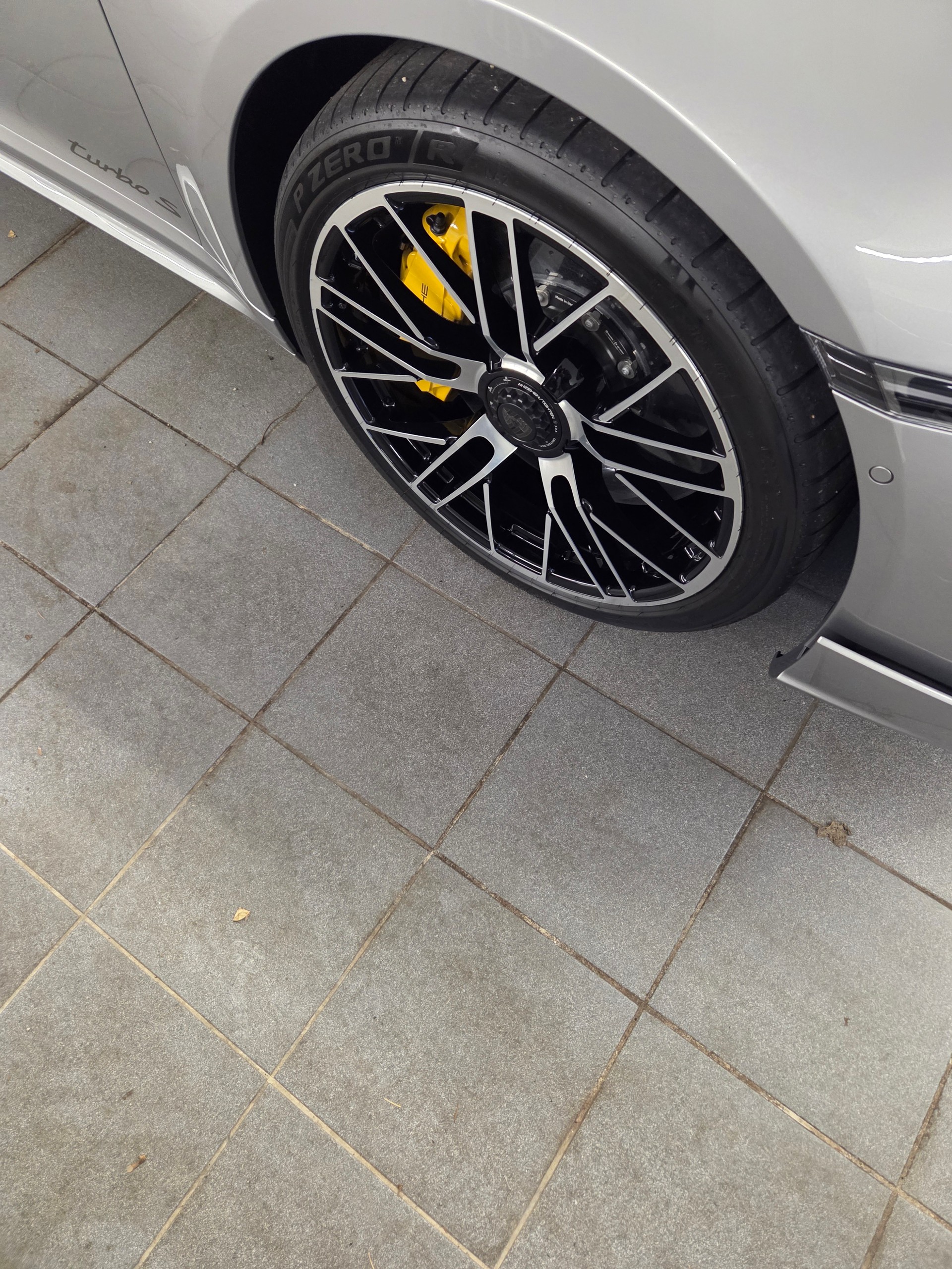 PORSCHE 911 Turbo S Cabriolet-image-5