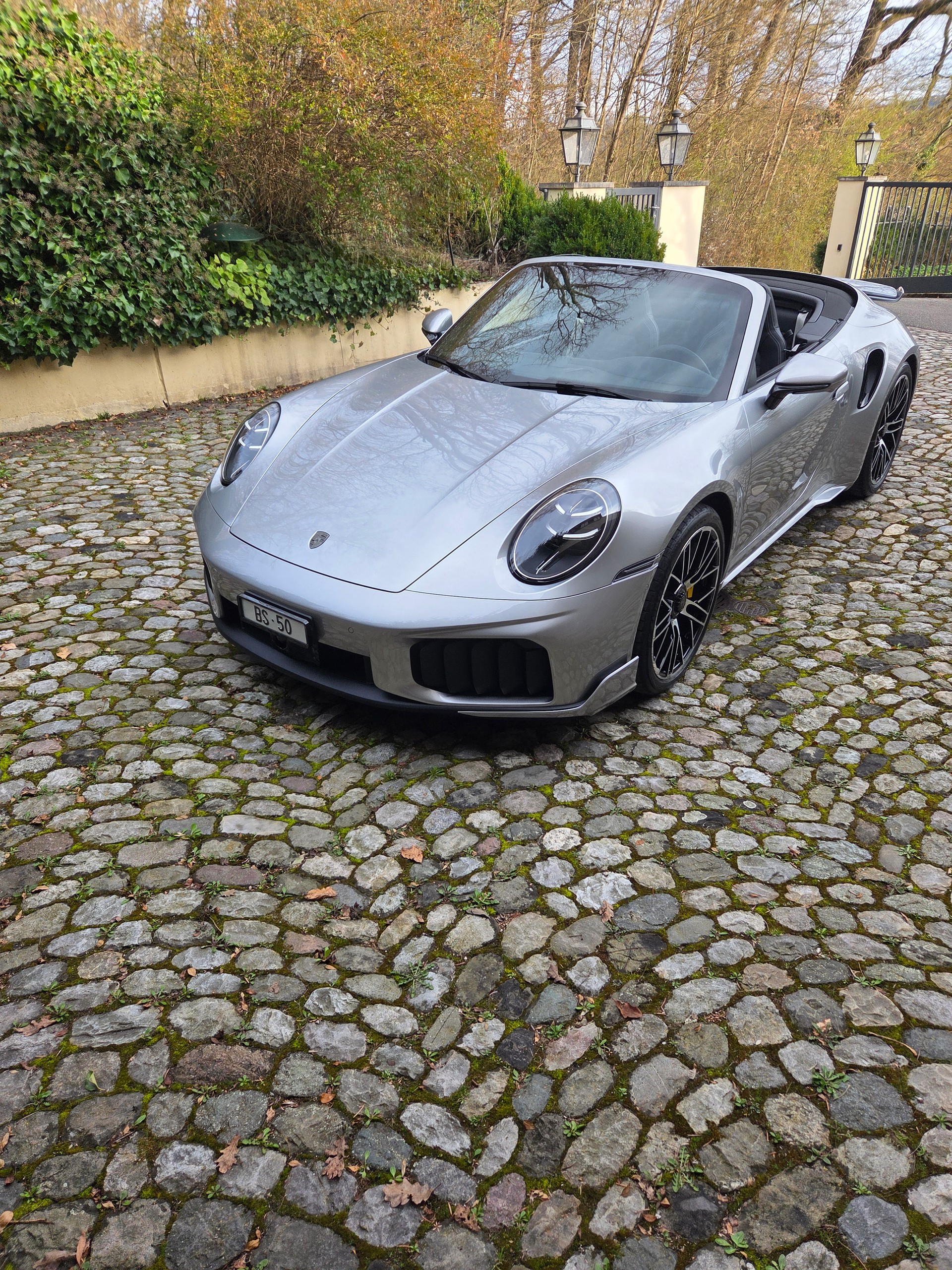 PORSCHE 911 Turbo S Cabriolet-image-1