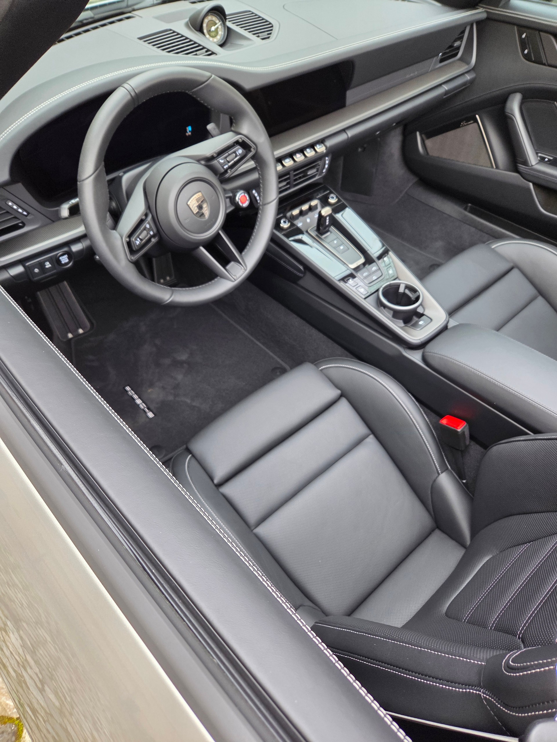 PORSCHE 911 Turbo S Cabriolet-image-4