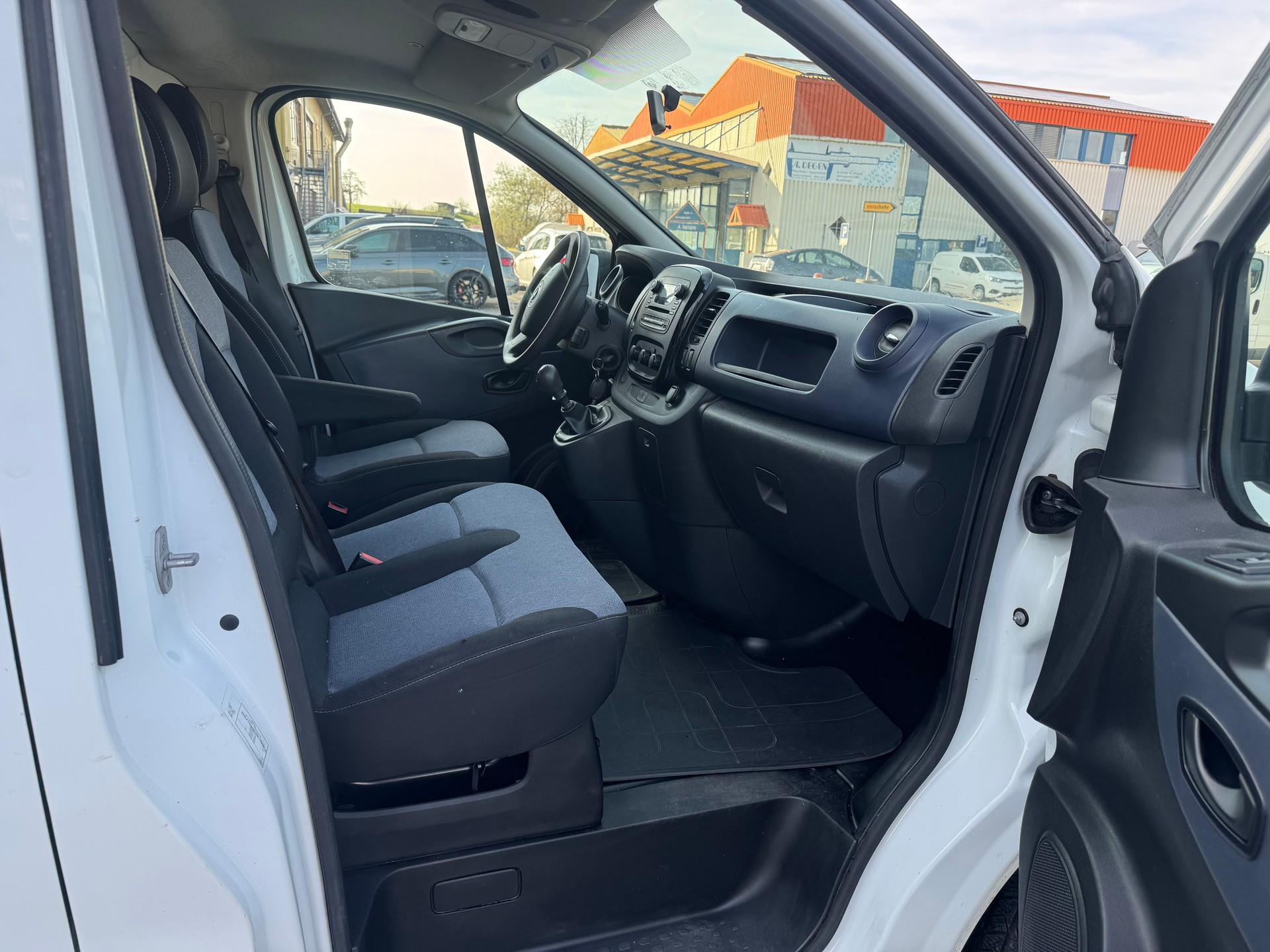 OPEL Vivaro 1.6 CDTI 2.7t L1H1-image-8