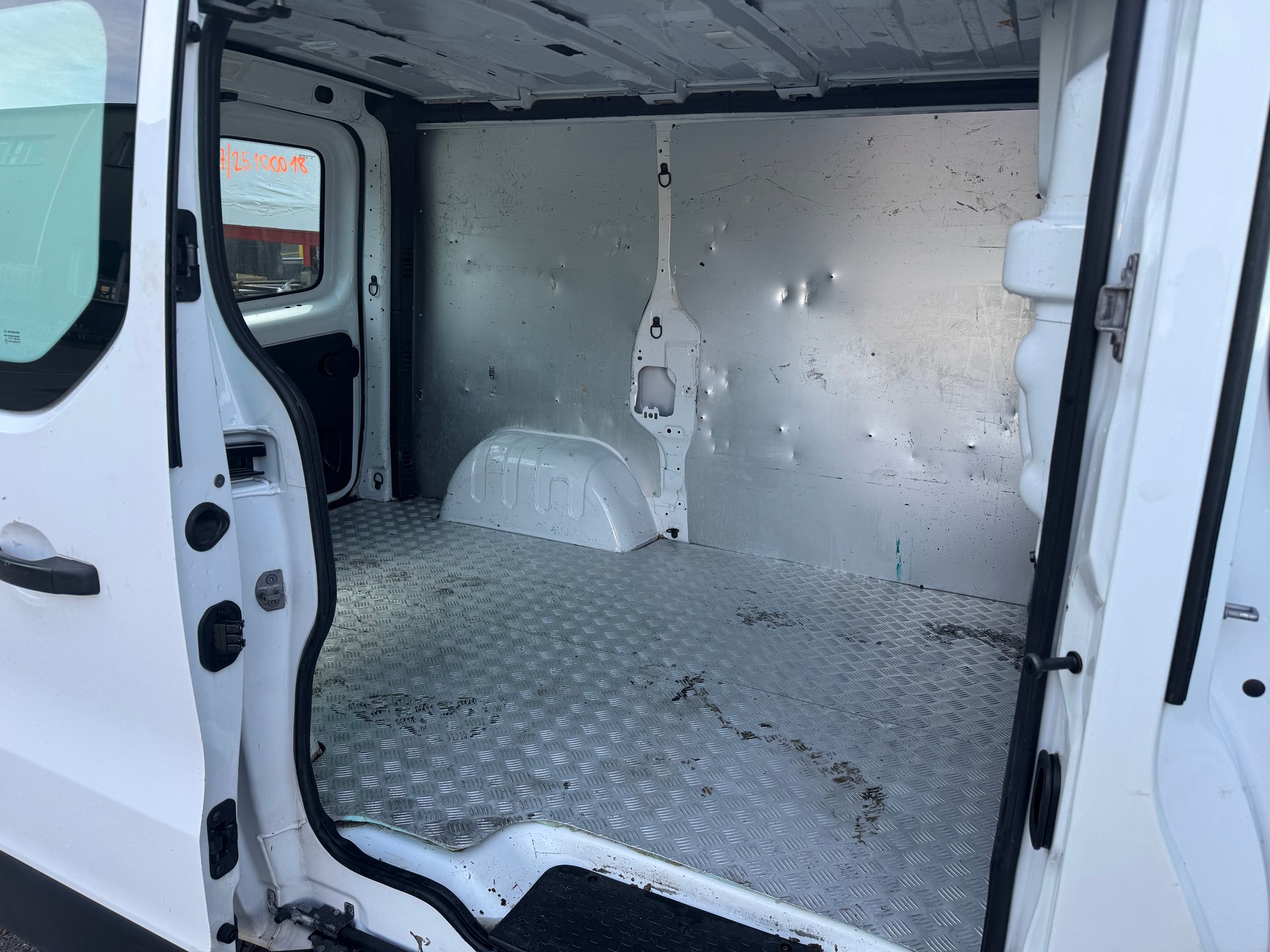 OPEL Vivaro 1.6 CDTI 2.7t L1H1-image-9
