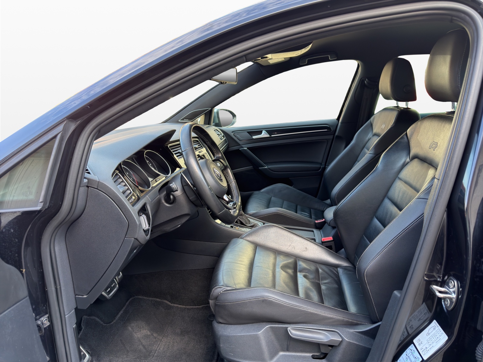 VW Golf 2.0 TSI R 4Motion DSG-image-8