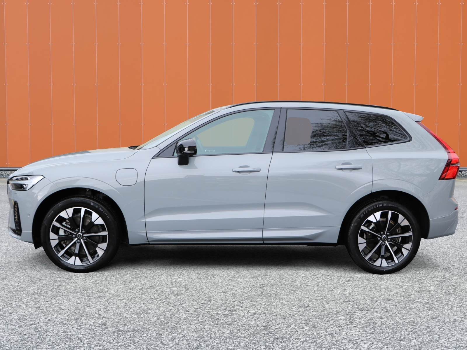 VOLVO XC60 T6 eAWD PluginHybrid Plus Dark Geartronic-showroom-element-2