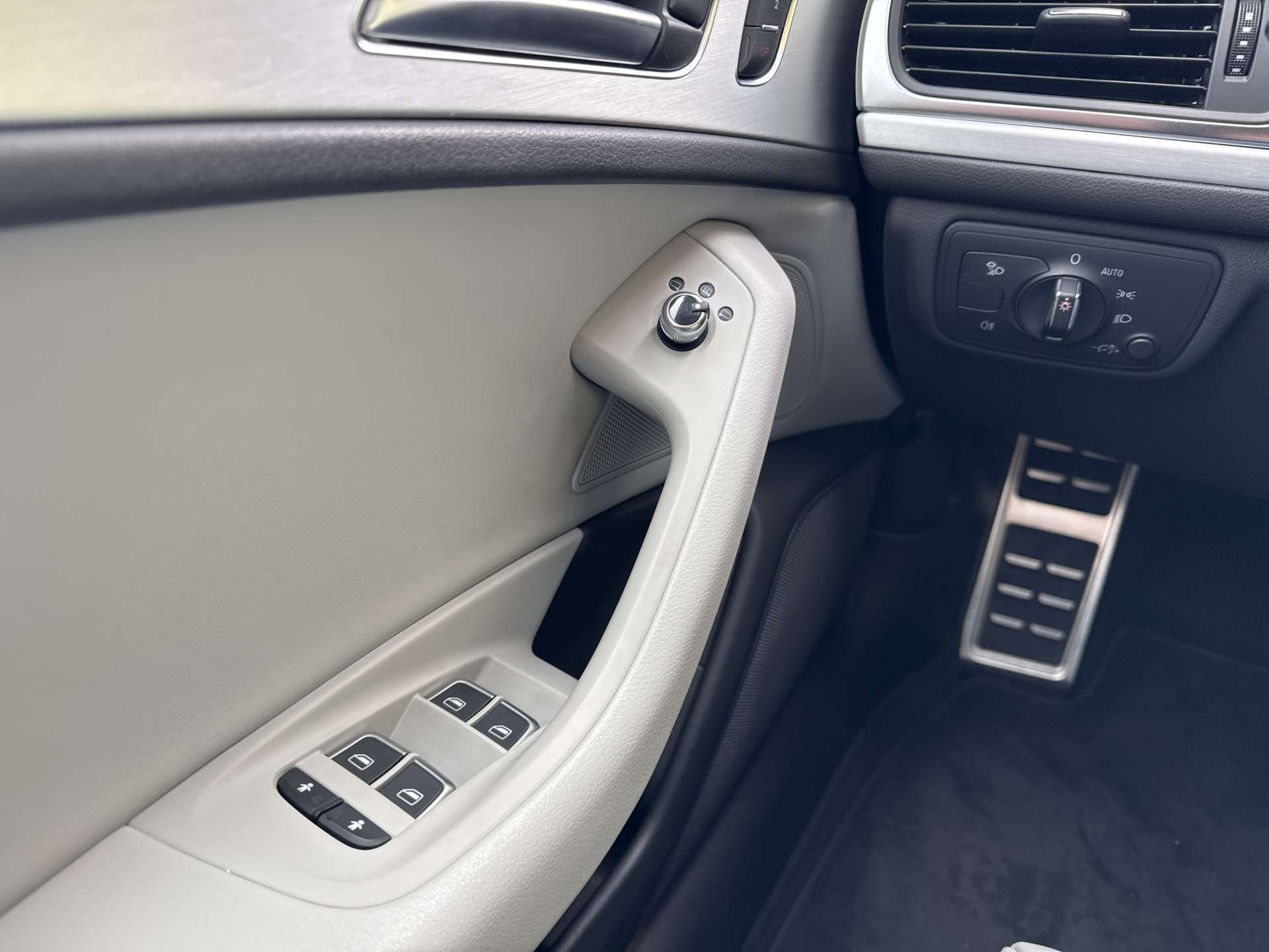 AUDI S6 Avant 4.0 TFSI V8 quattro S-tronic-image-15