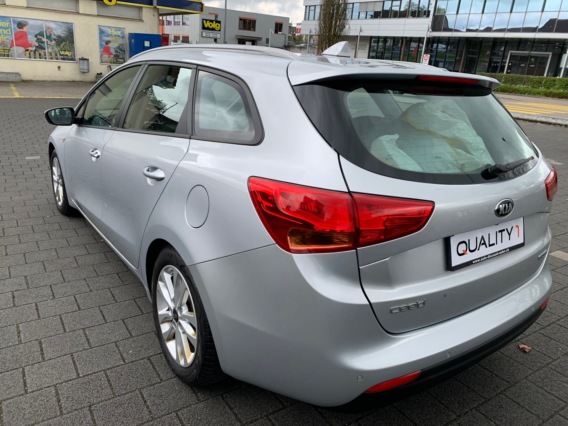 KIA Cee'd Sportswagon 1.6 GDi Swiss Champion DCT-image-3
