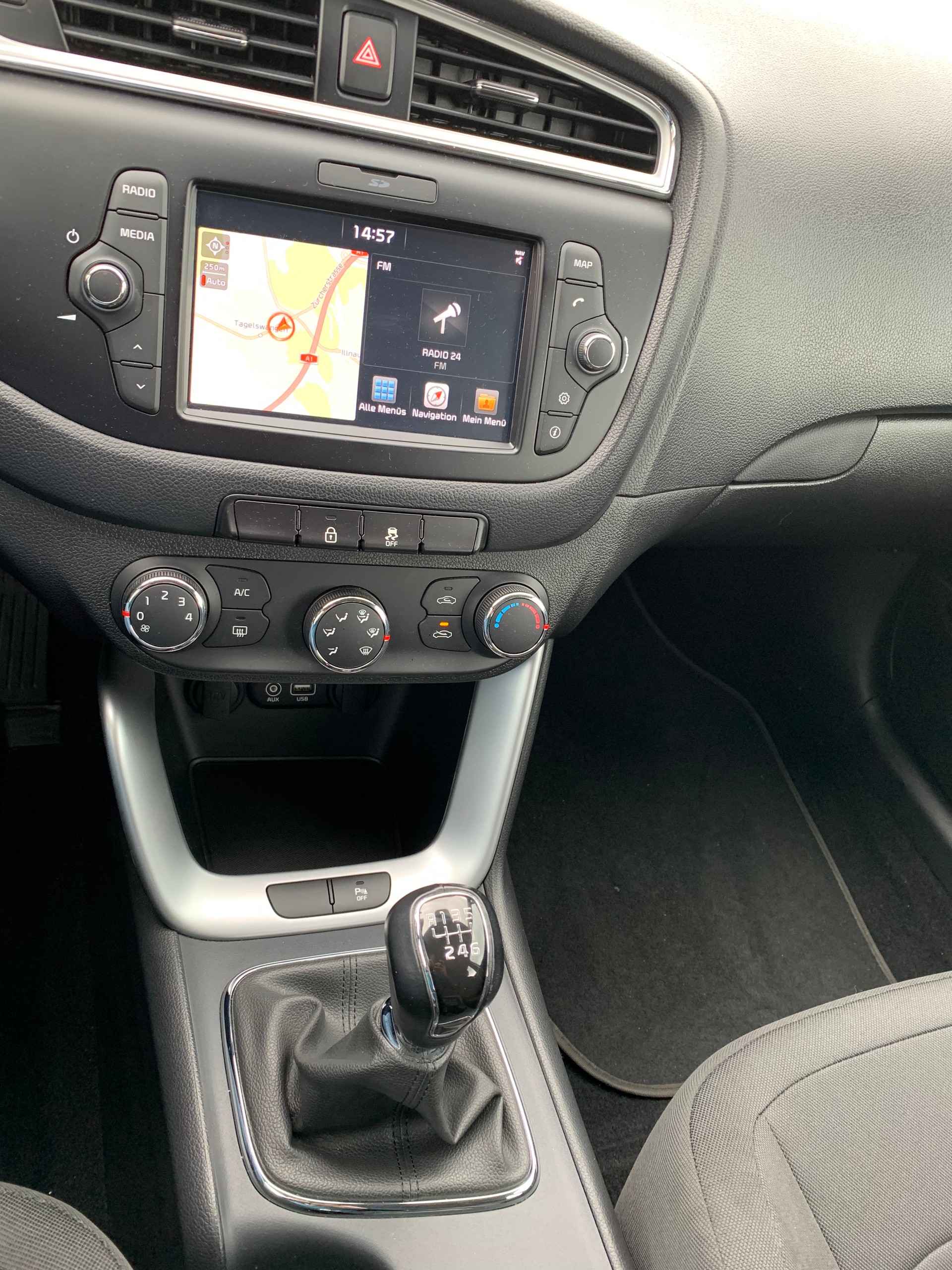 KIA Cee'd Sportswagon 1.6 GDi Swiss Champion DCT-image-9
