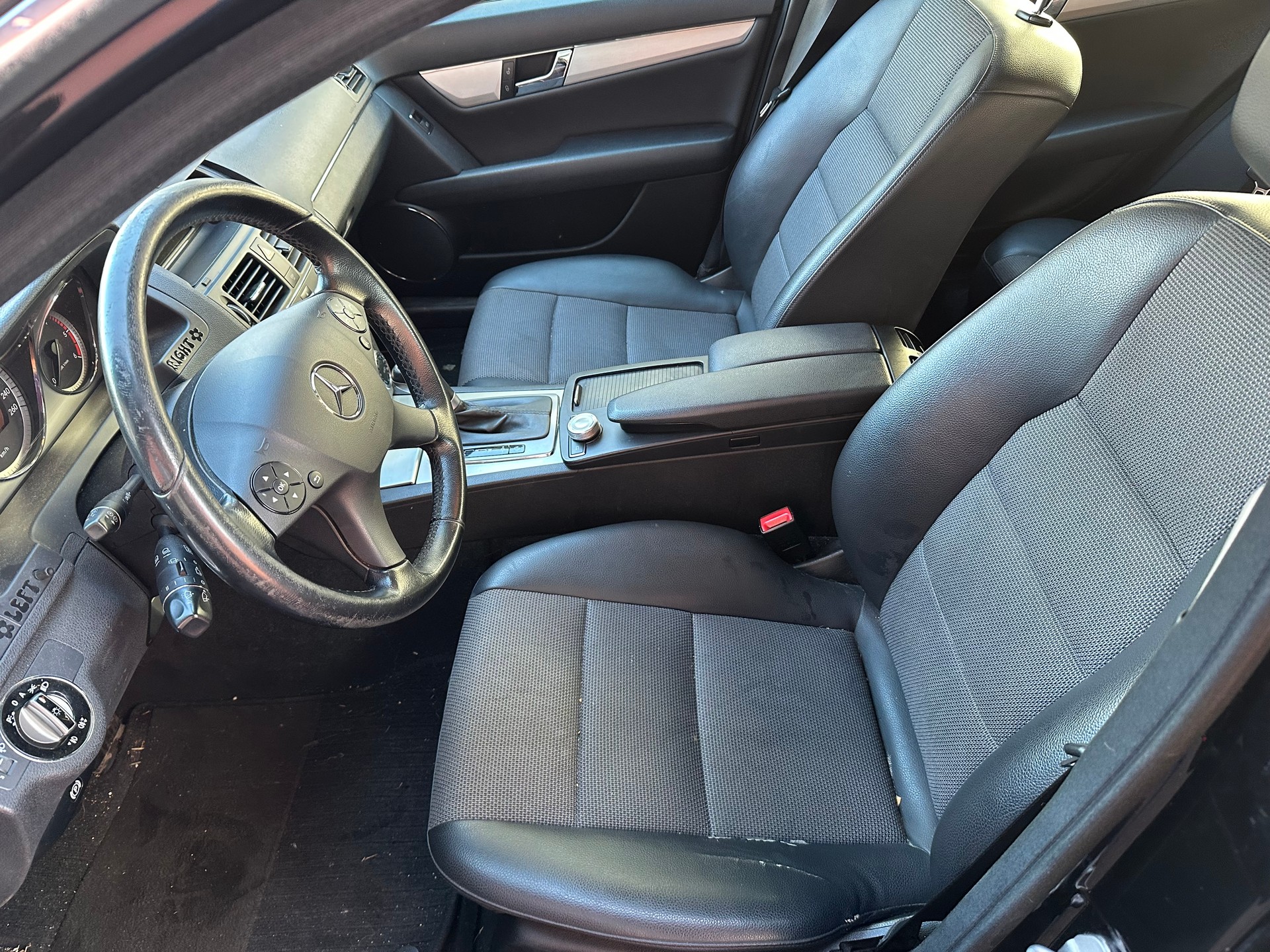 MERCEDES-BENZ C 220 CDI BlueEfficiency Automatic-image-10