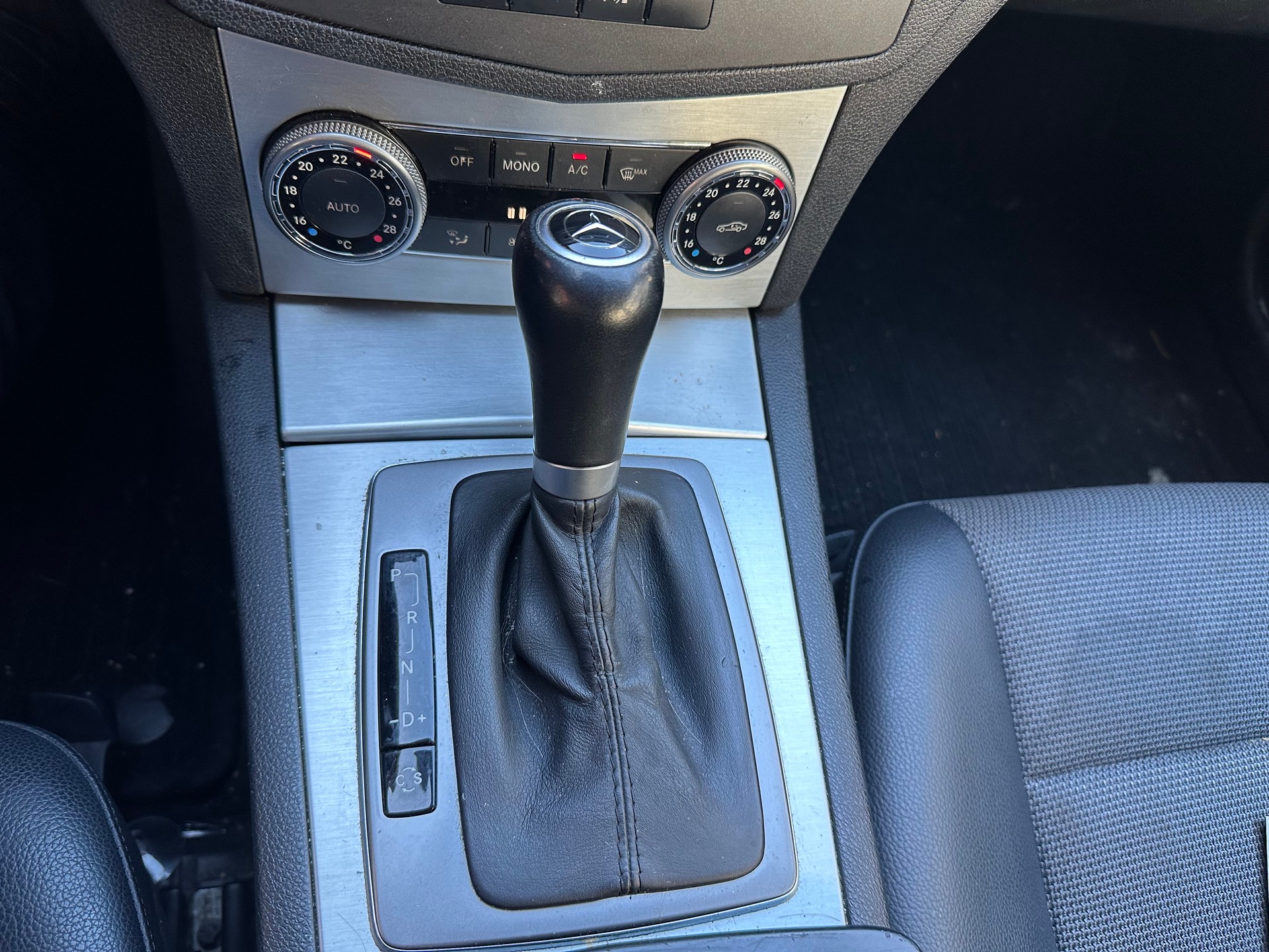 MERCEDES-BENZ C 220 CDI BlueEfficiency Automatic-image-8