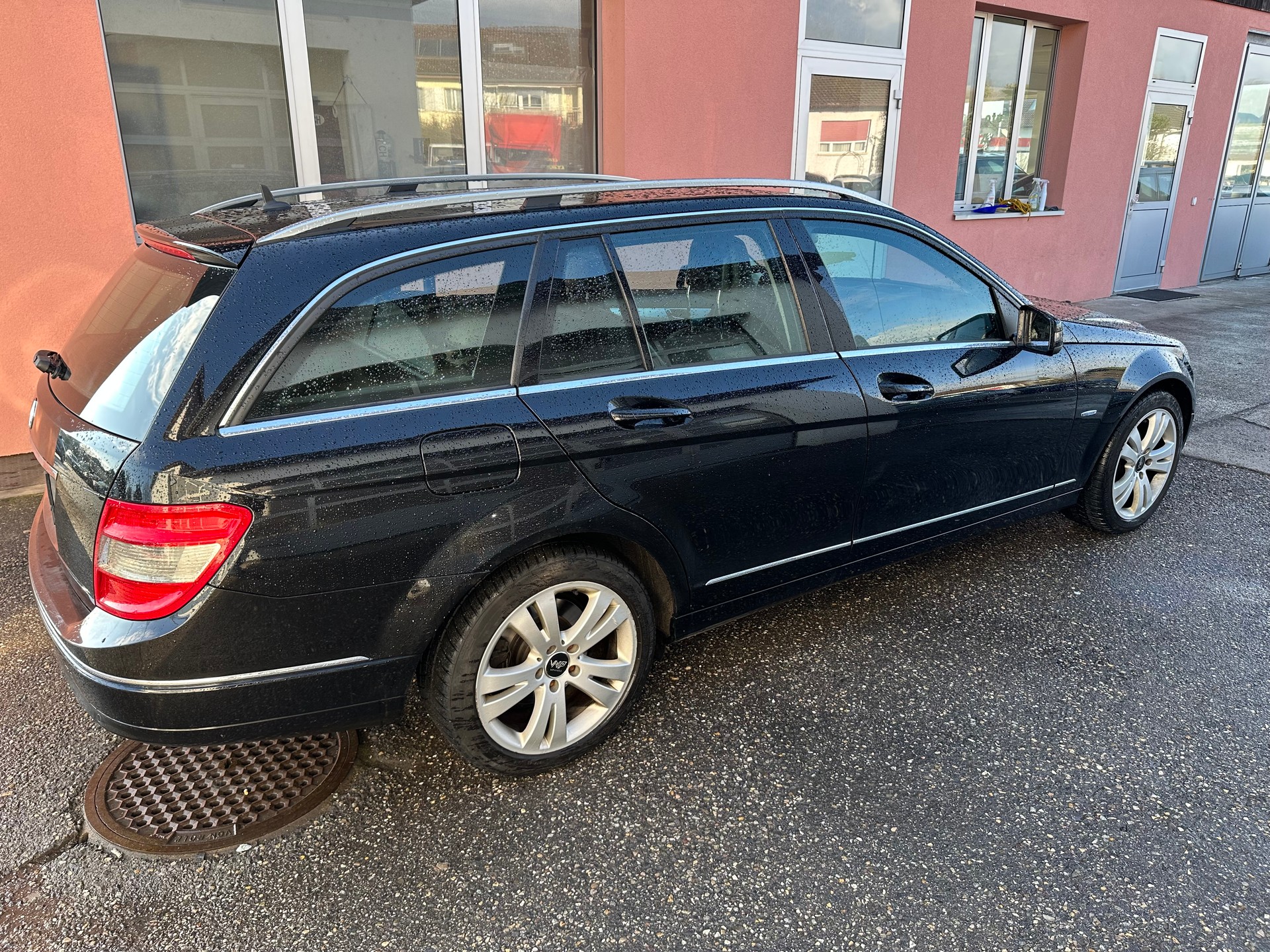 MERCEDES-BENZ C 220 CDI BlueEfficiency Automatic-image-2