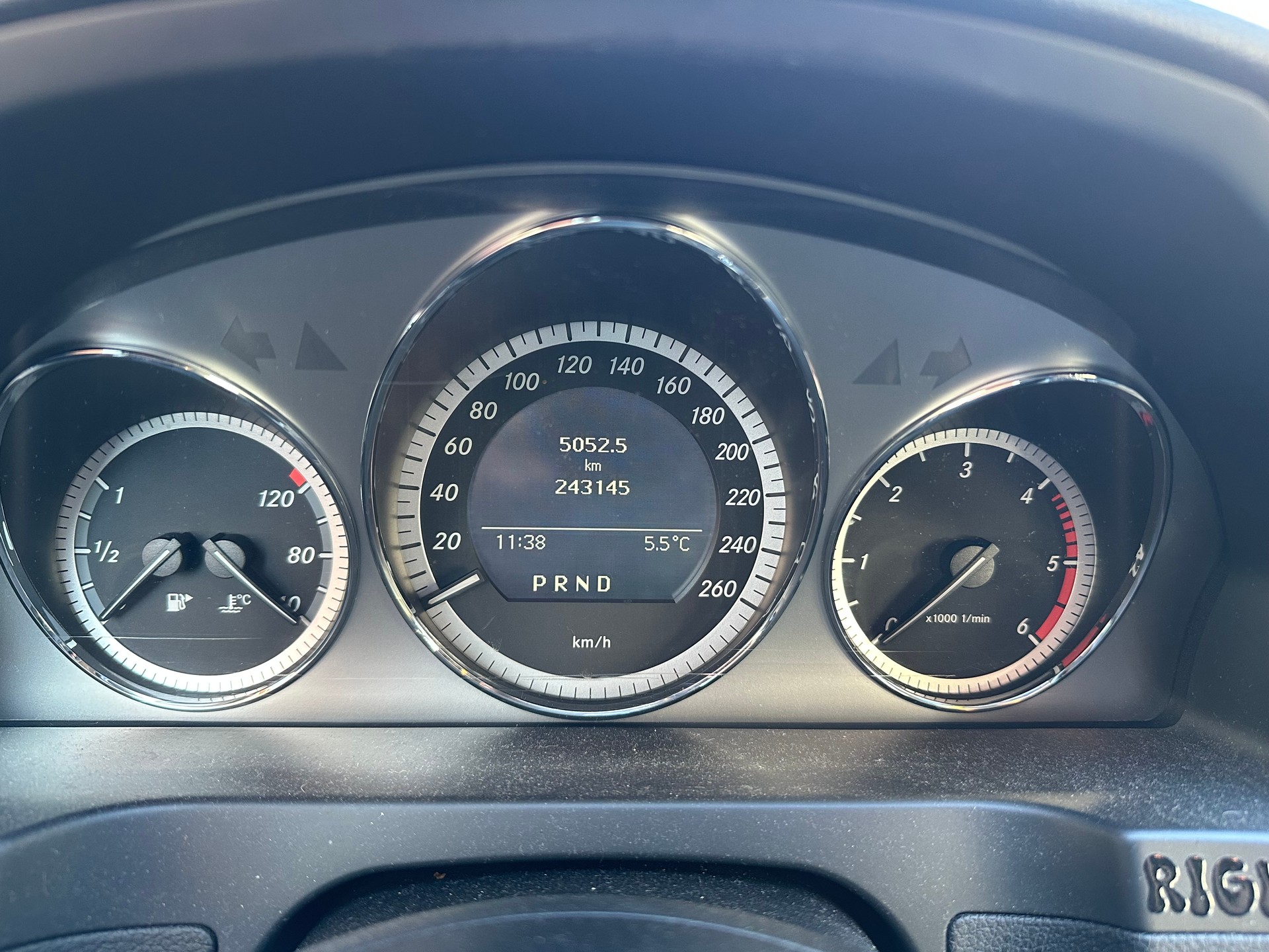 MERCEDES-BENZ C 220 CDI BlueEfficiency Automatic-image-6