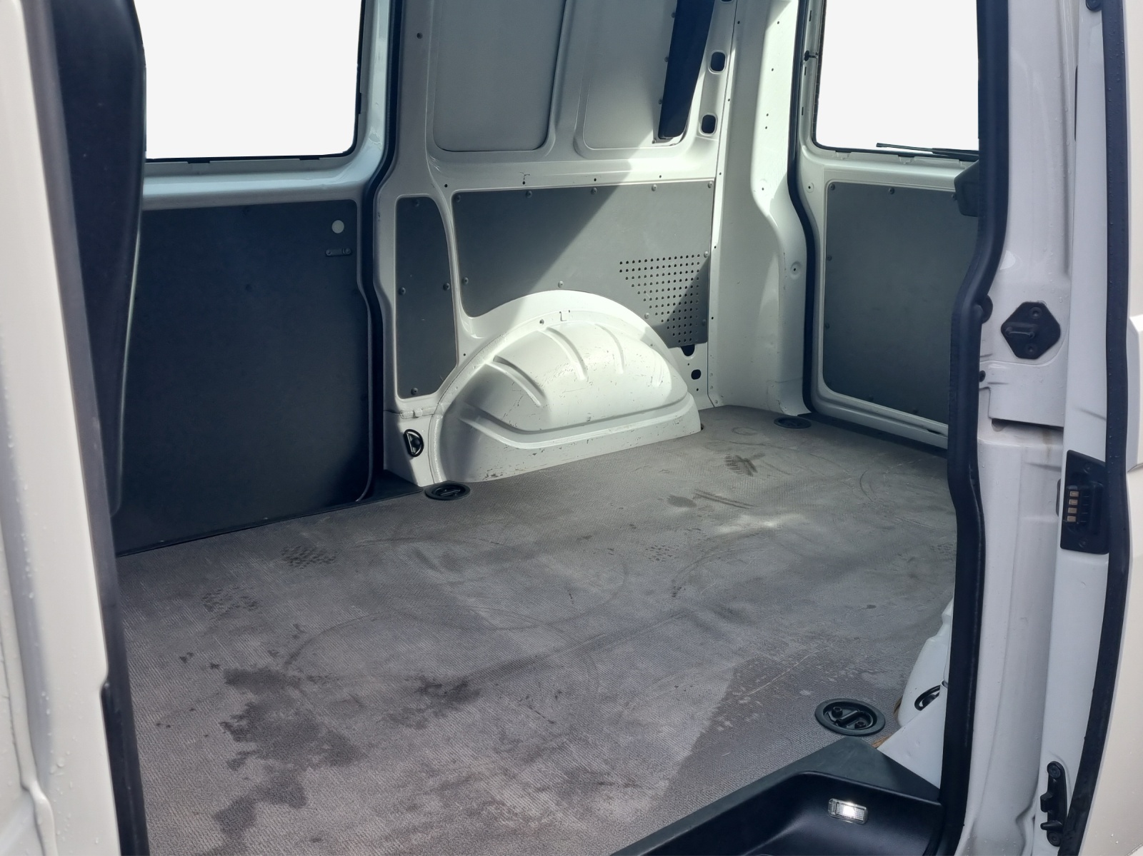 VW T6.1 2.0 TDI 4Motion DSG-image-11
