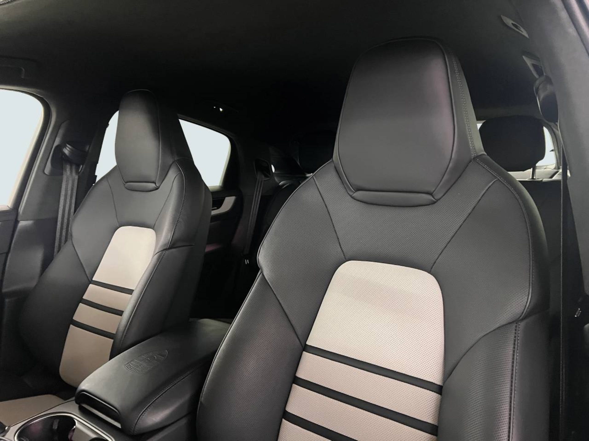 PORSCHE Cayenne Turbo E-Hybrid Coupé mit GT-Paket-image-4