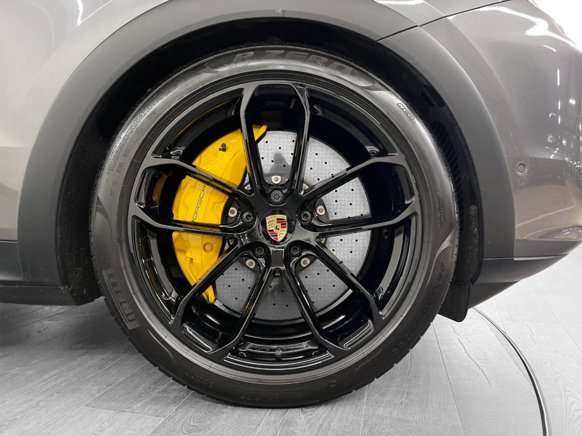 PORSCHE Cayenne Turbo E-Hybrid Coupé mit GT-Paket-image-10